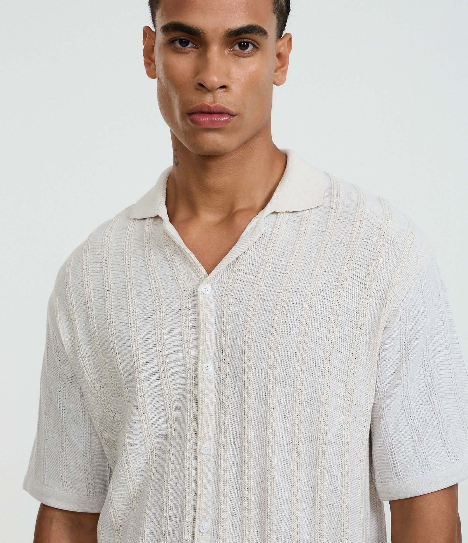 Camisa Boxy em Tricot Liso com Gola Bowling Bege 4