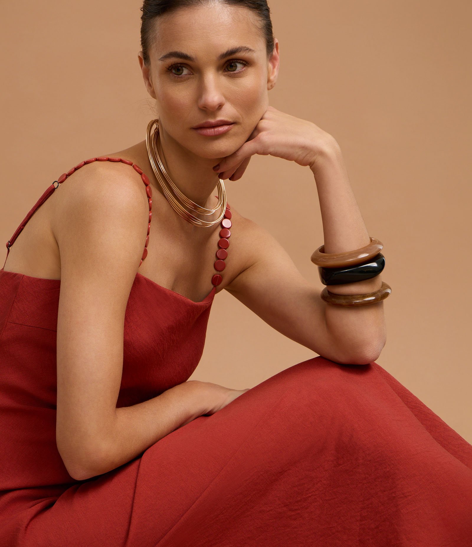 Vestido Reto Midi em Viscose com Aviamentos na Alça Terracota 6