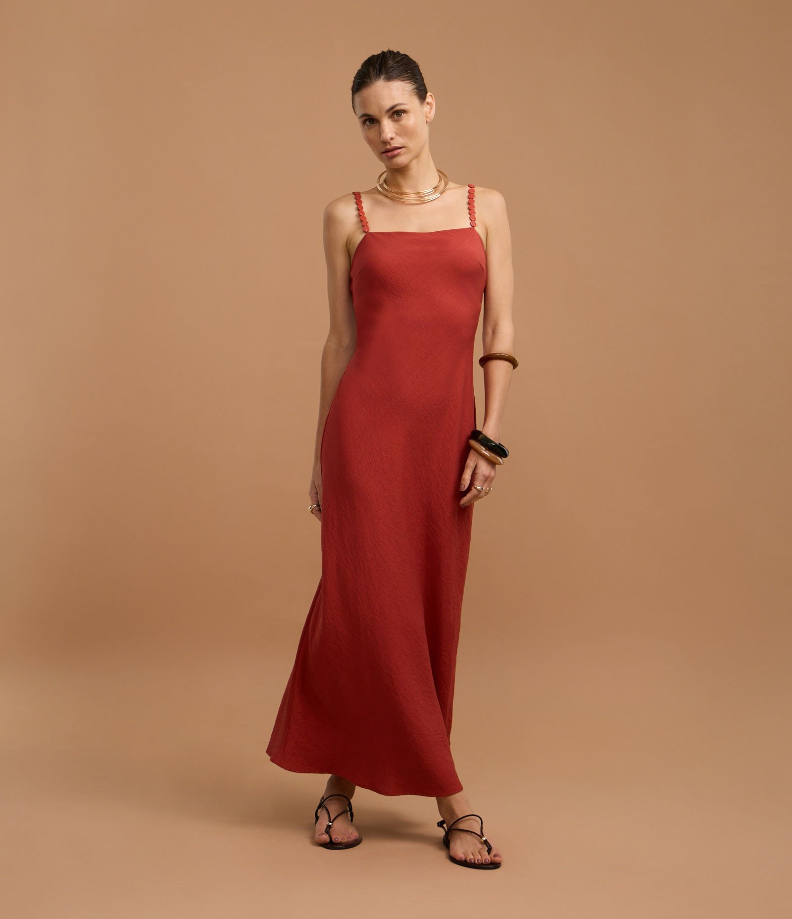 Vestido Reto Midi em Viscose com Aviamentos na Alça Terracota 5