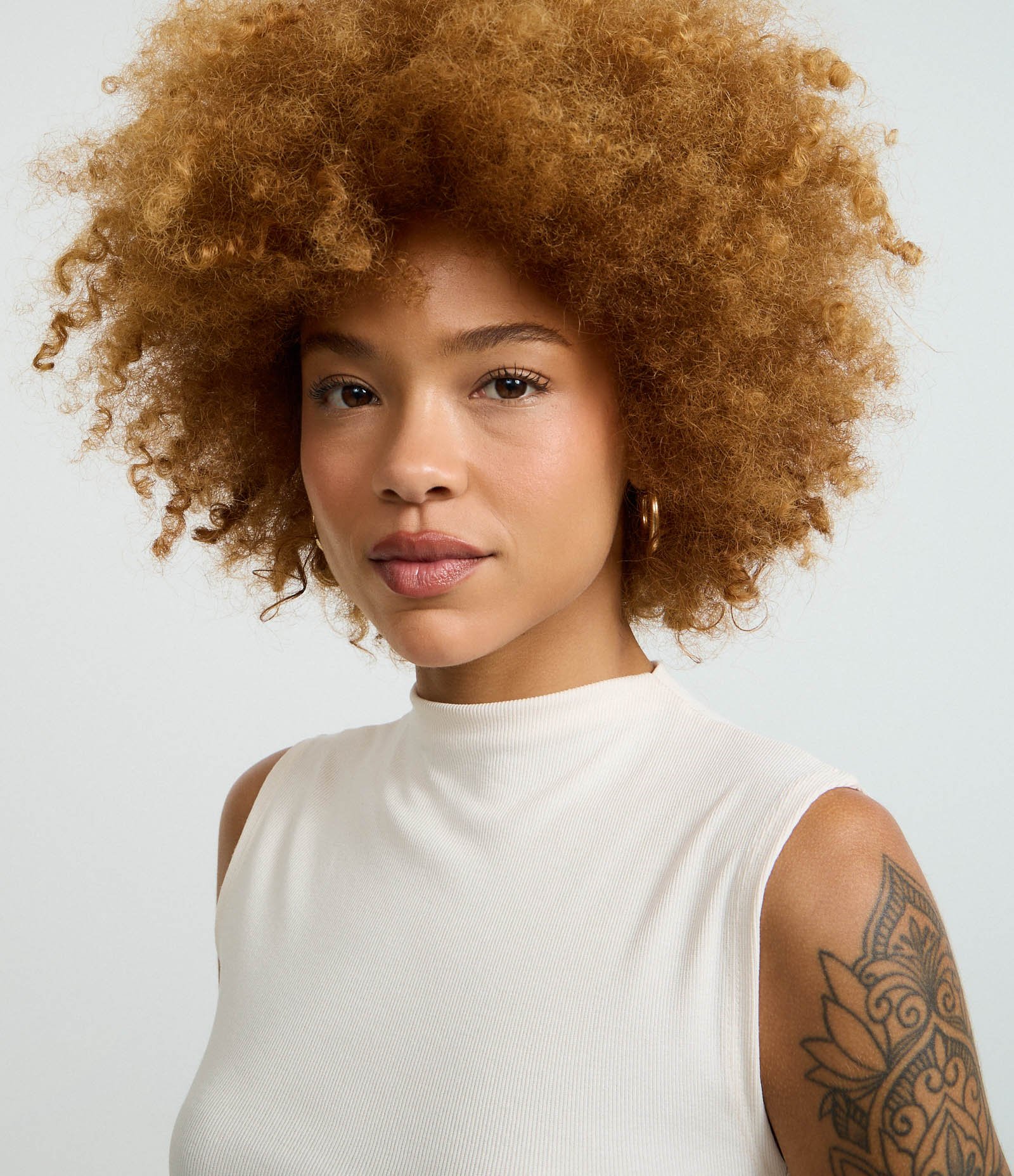 Blusa Canelada em Ribana com Golinha Alta Off White 4