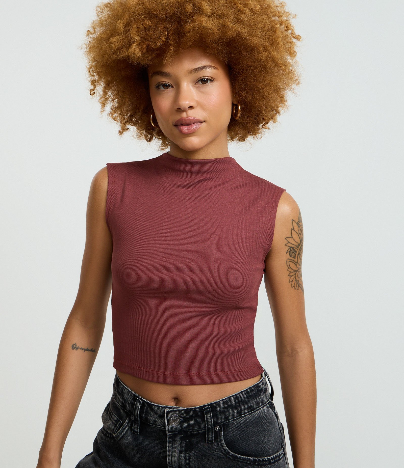 Blusa Canelada em Ribana com Golinha Alta Marrom 1