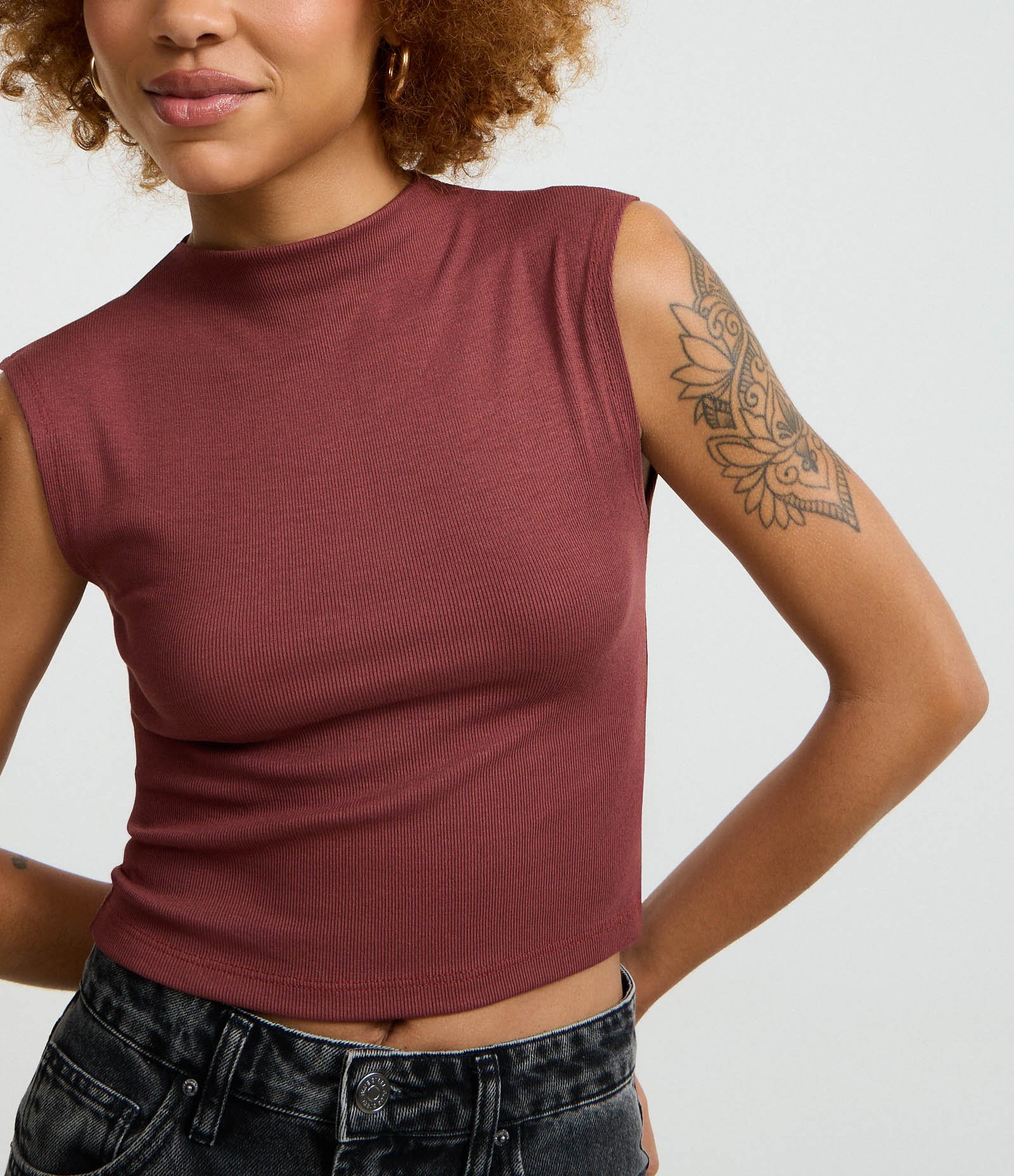 Blusa Canelada em Ribana com Golinha Alta Marrom 3