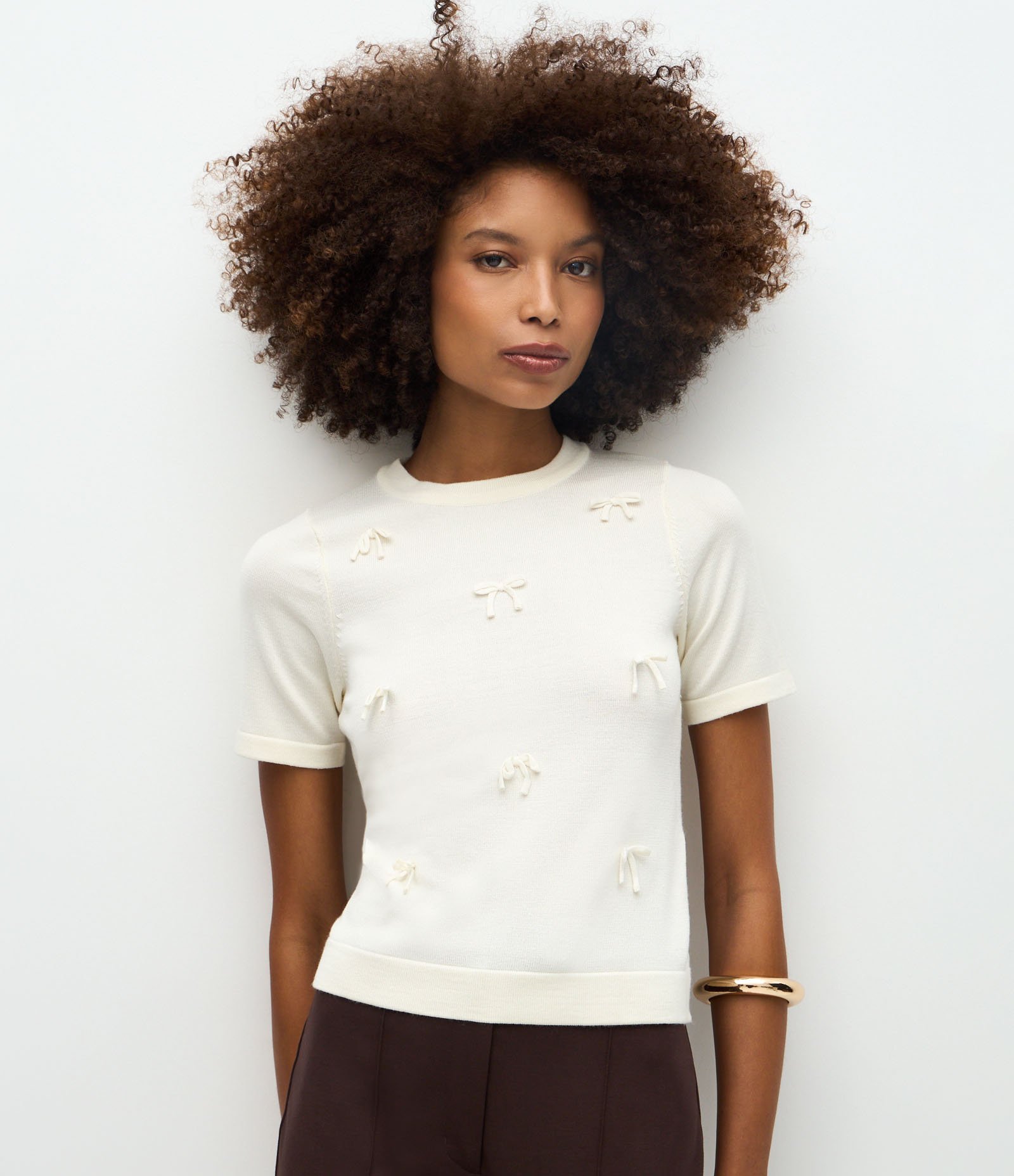 Blusa Manga Curta em Tricô com Laços Aplicados em Relevo Branco 1