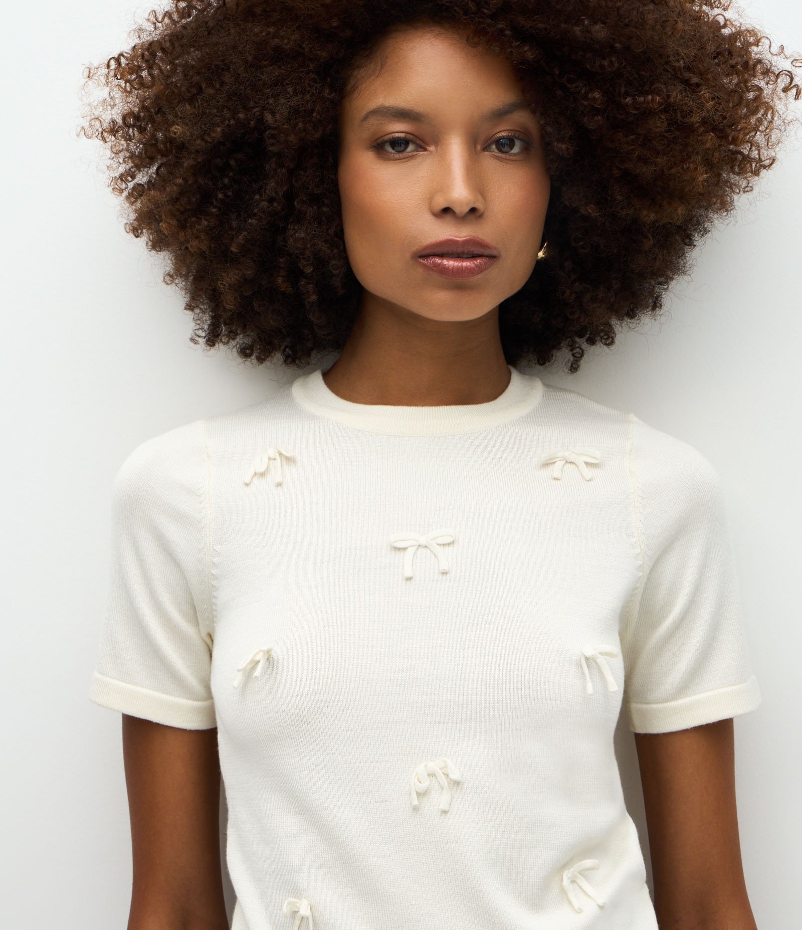 Blusa Manga Curta em Tricô com Laços Aplicados em Relevo Branco 3