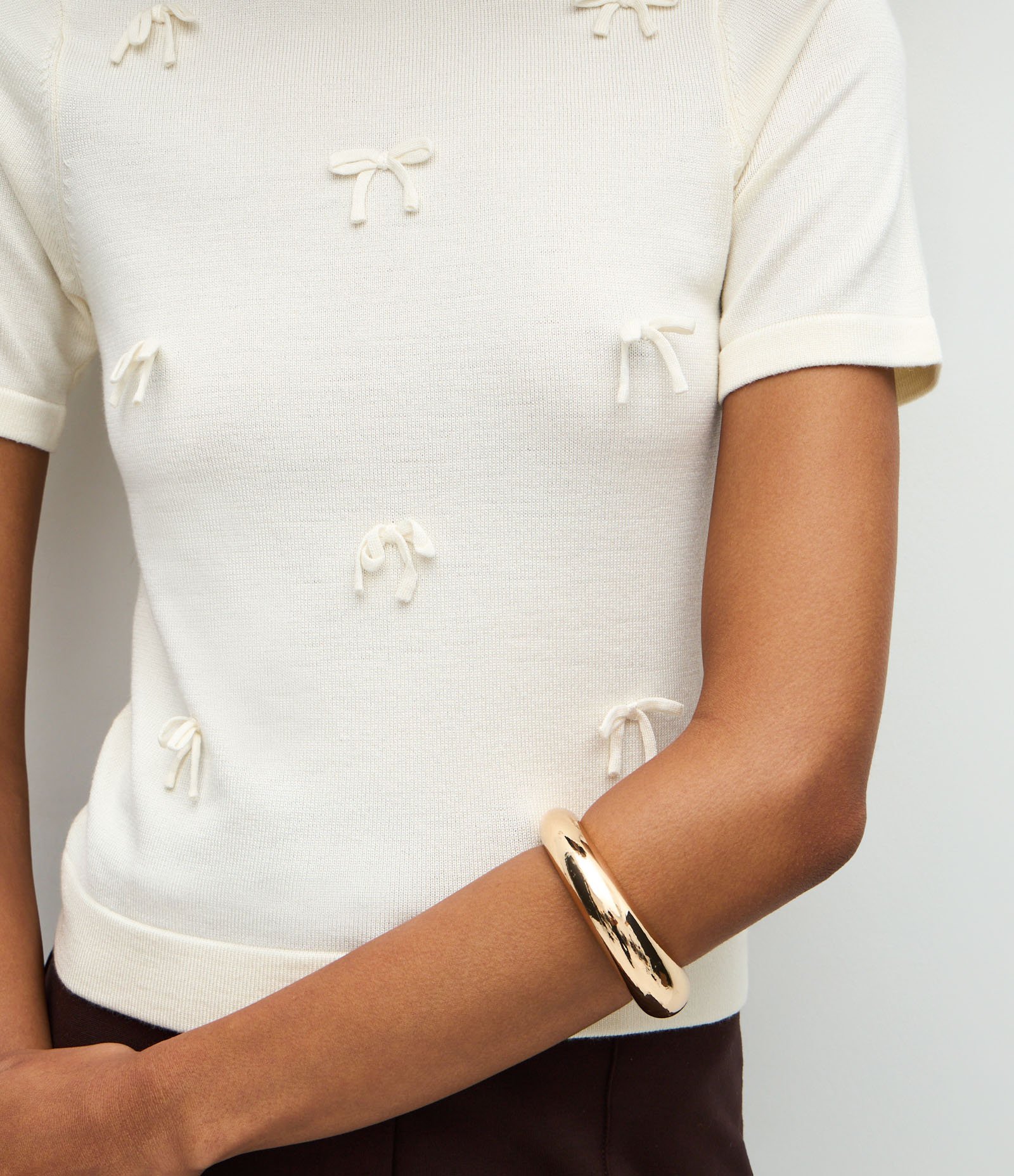 Blusa Manga Curta em Tricô com Laços Aplicados em Relevo Branco 4