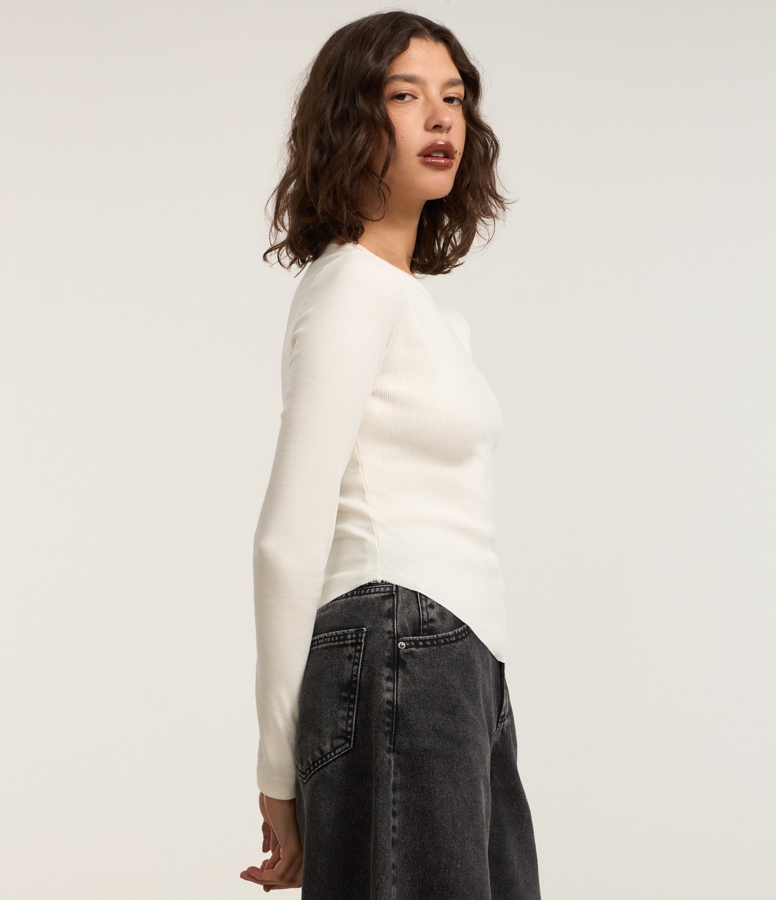 Blusa em Ribana com Barra Arredondada Branco 3