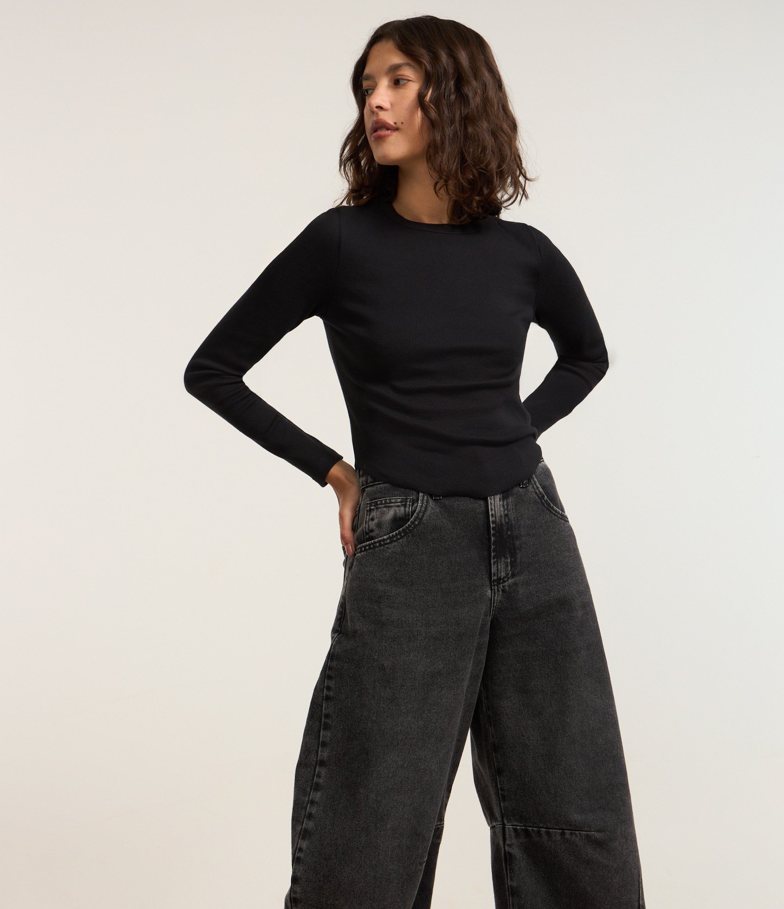 Blusa em Ribana com Barra Arredondada Preto 1