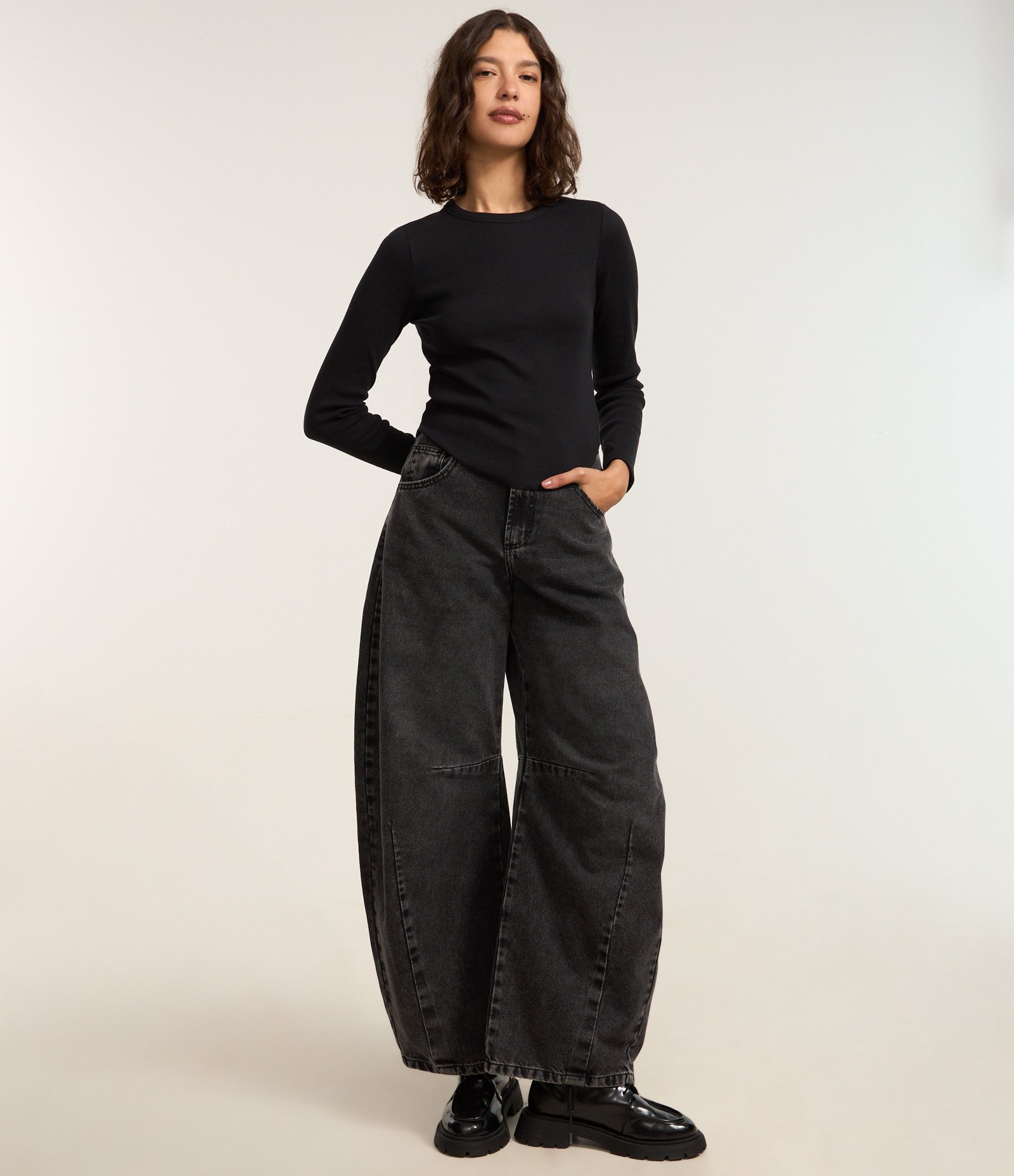 Blusa em Ribana com Barra Arredondada Preto 2