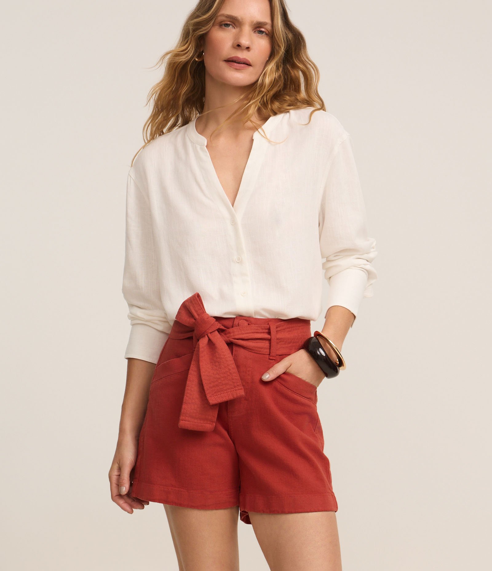 Short Curto em Sarja com Elastano e Cinto Faixa Terracota 2