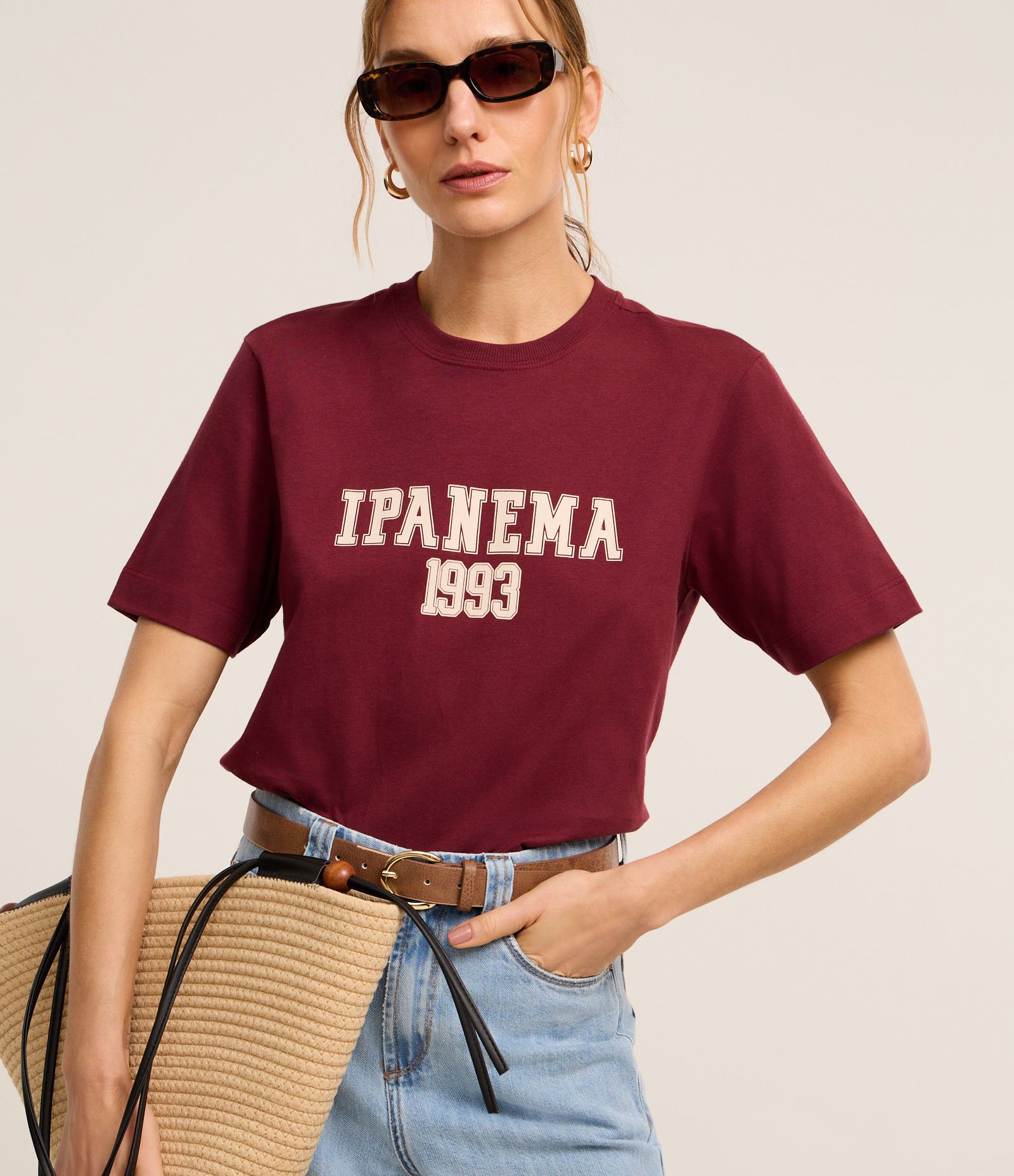 Blusa em Algodão com Lettering Ipanema 1993 Bordô 1
