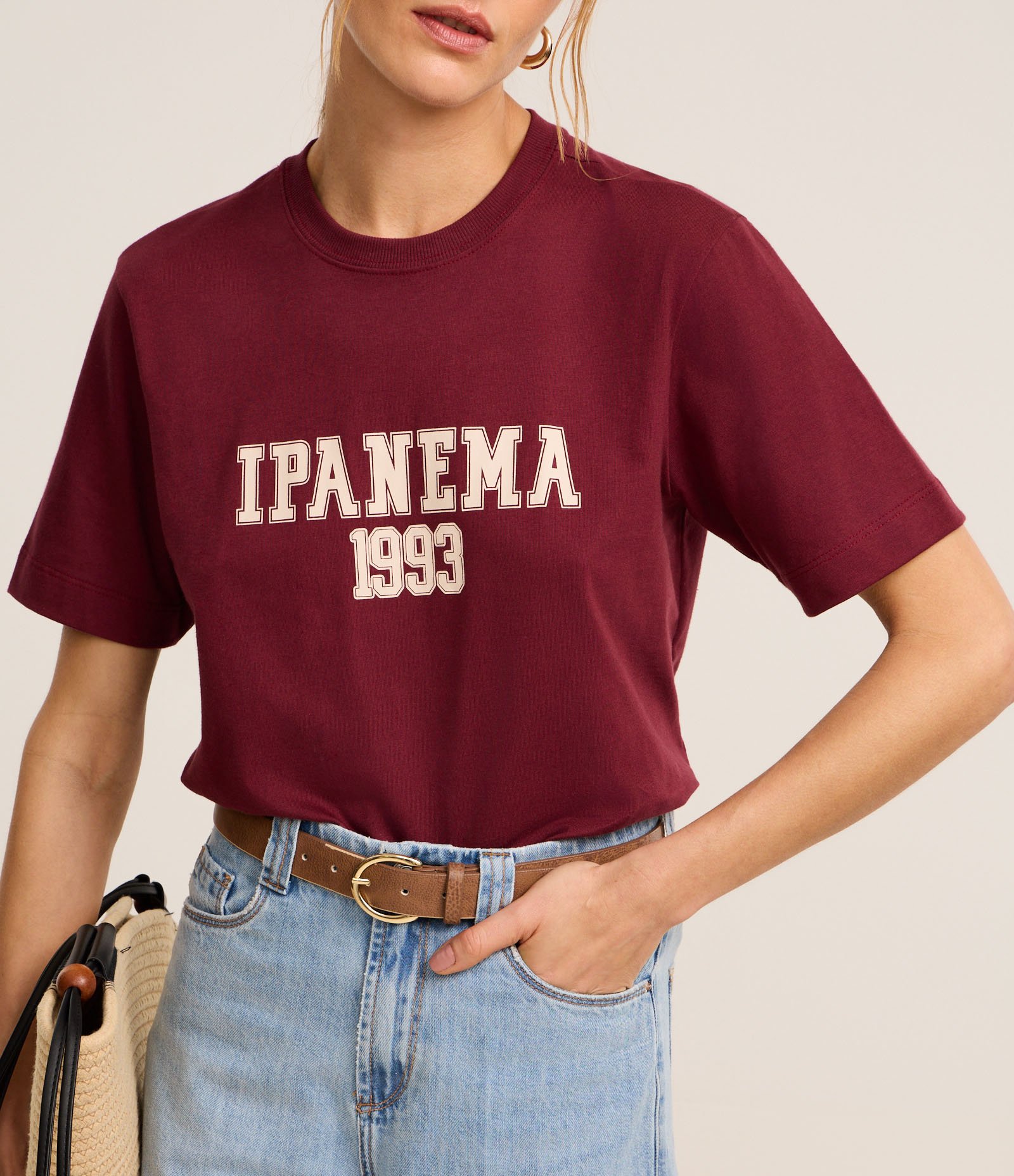 Blusa em Algodão com Lettering Ipanema 1993 Bordô 4