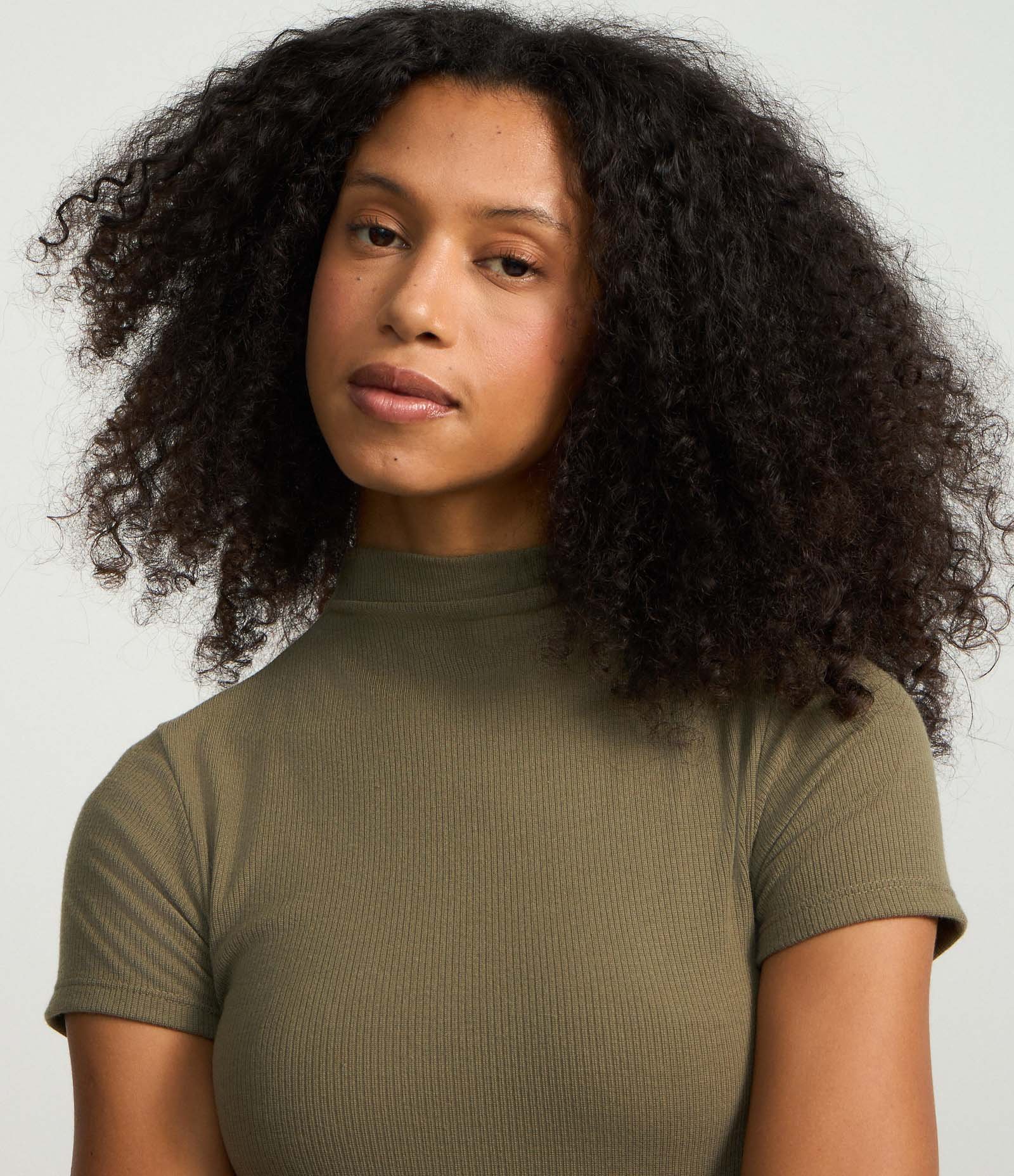 Blusa Básica Texturizada em Viscose com Golinha Alta Verde 3