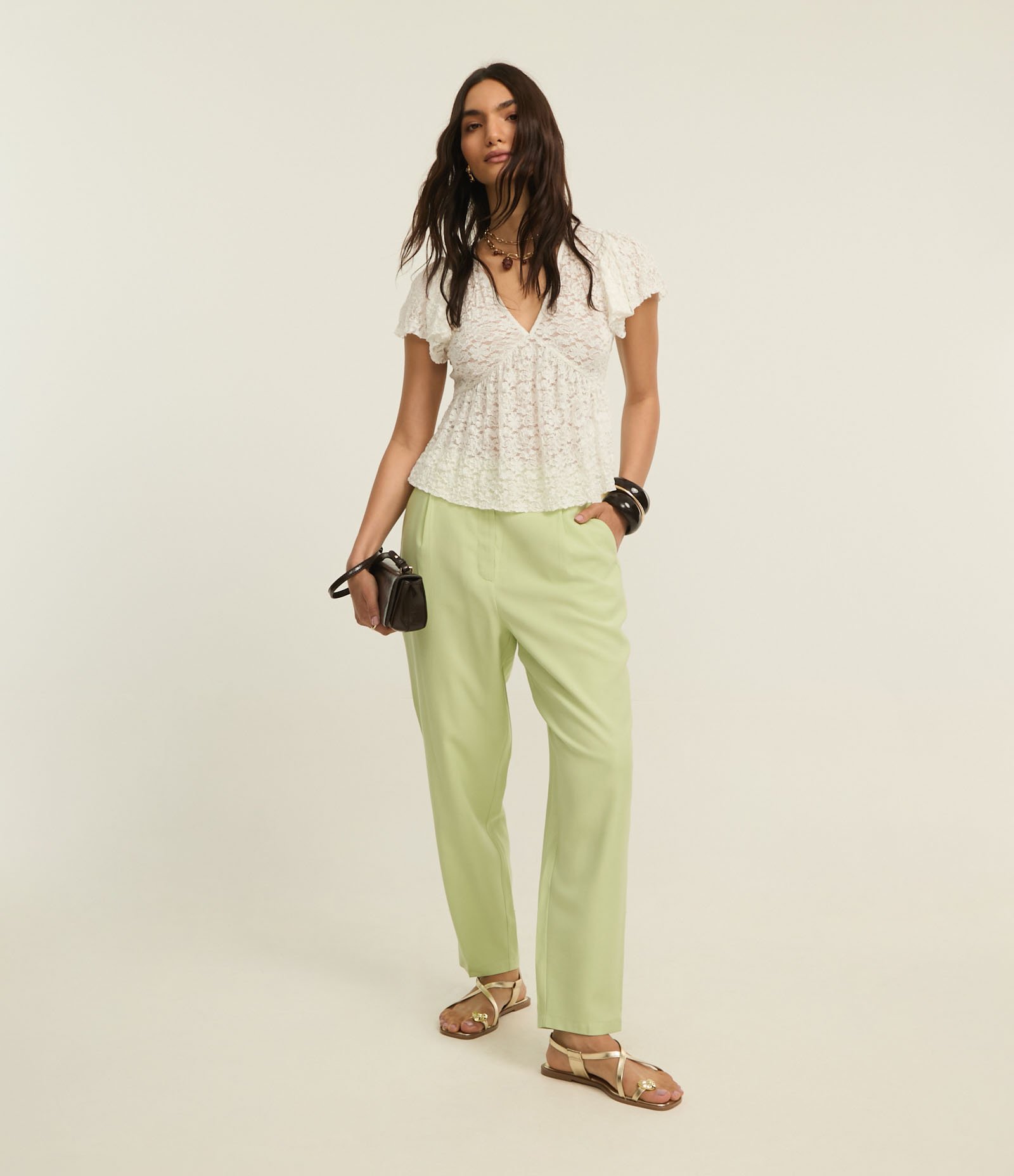 Blusa em Renda com Manga Bufante e Barra Franzida Off White 3