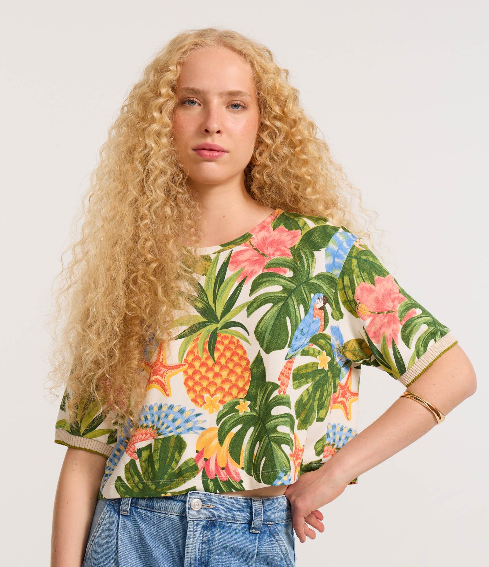 Blusa Cropped em Viscose com Estampa Tropical Multicores 1