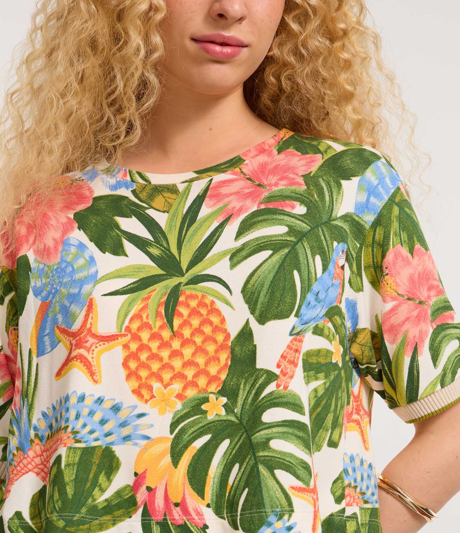 Blusa Cropped em Viscose com Estampa Tropical Multicores 3
