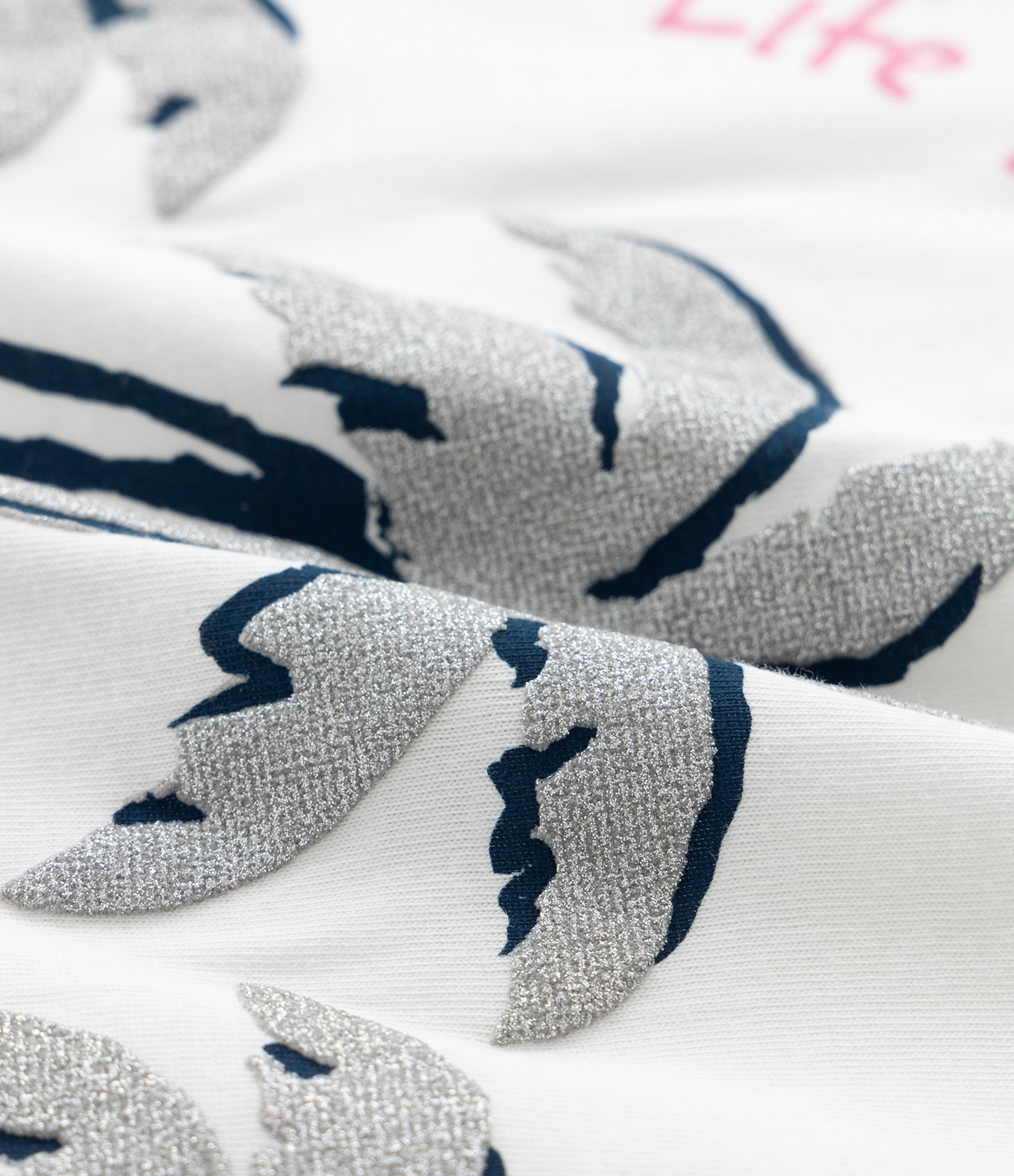 Camiseta Infantil Comfort com Estampa da Hello Kitty - Tam 5 a 14 Anos Branco 3