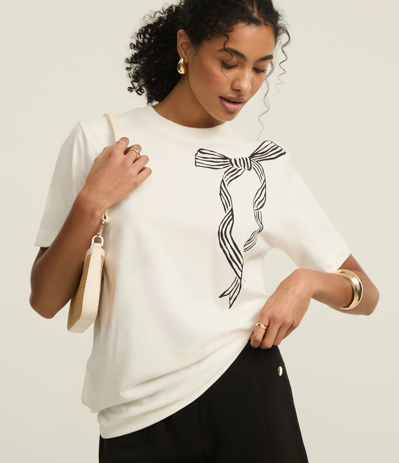 Camiseta em Algodão com Estampa de Laço Branco 1