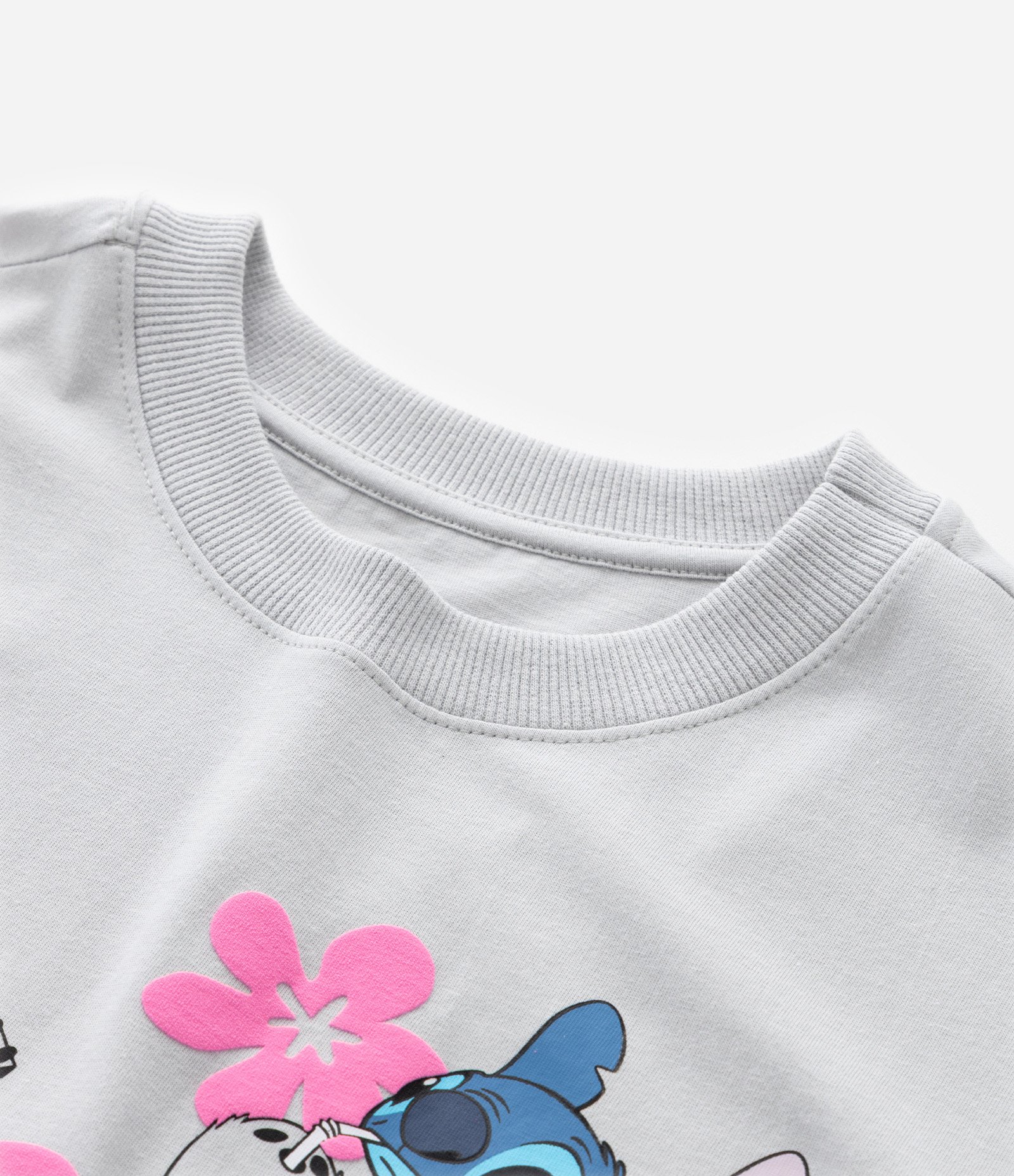Camiseta Infantil com Estampa Stitch com Flores Havaianas - Tam 5 a 14 Anos Cinza 4