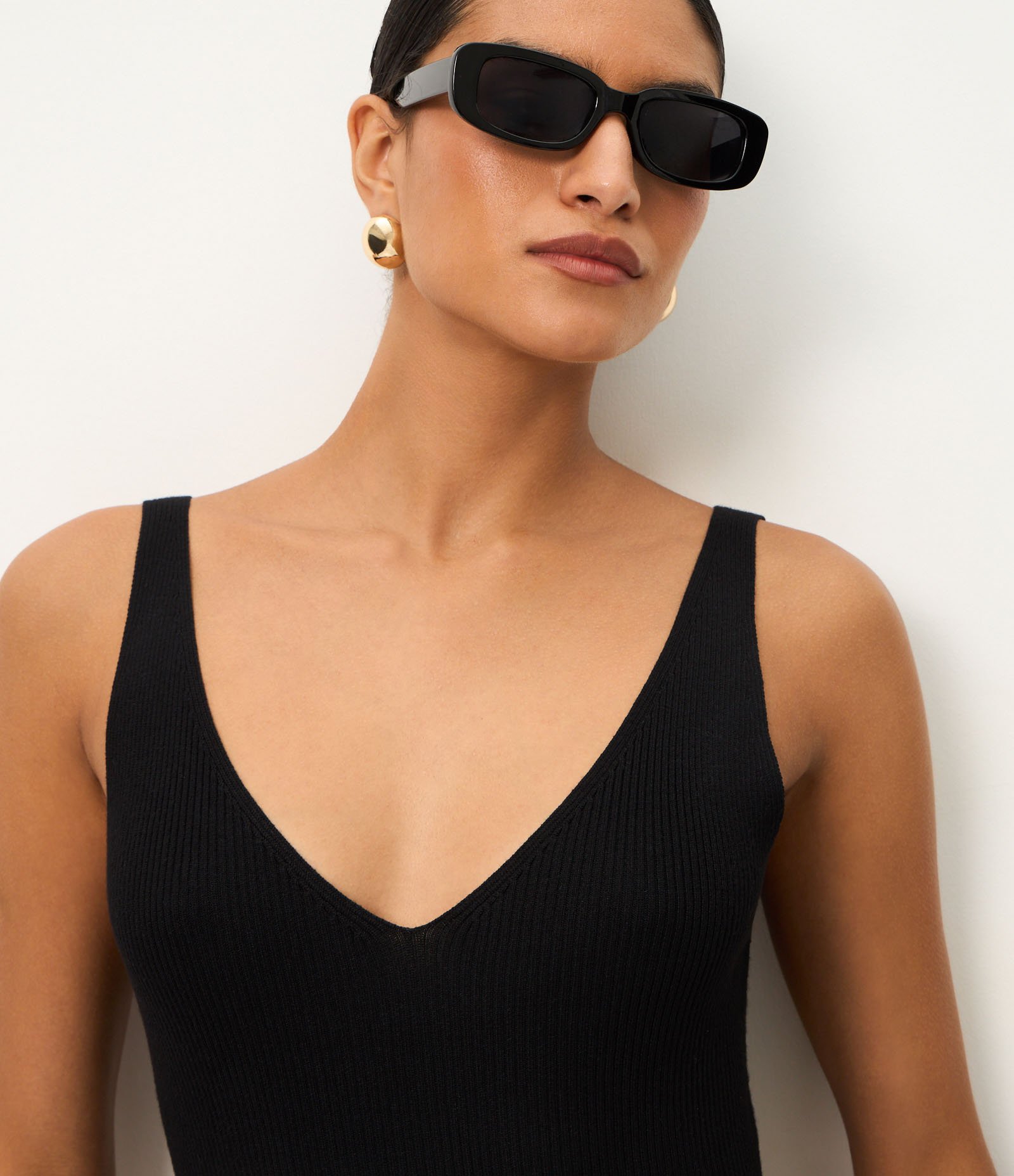 Blusa Canelada em Tricô com Decote V e Costas Decotadas Preto 4