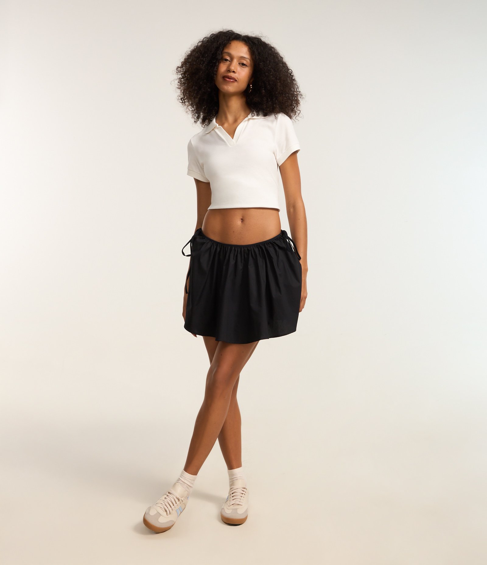 Saia Curta Drapeada com Laços Laterais Preto 1