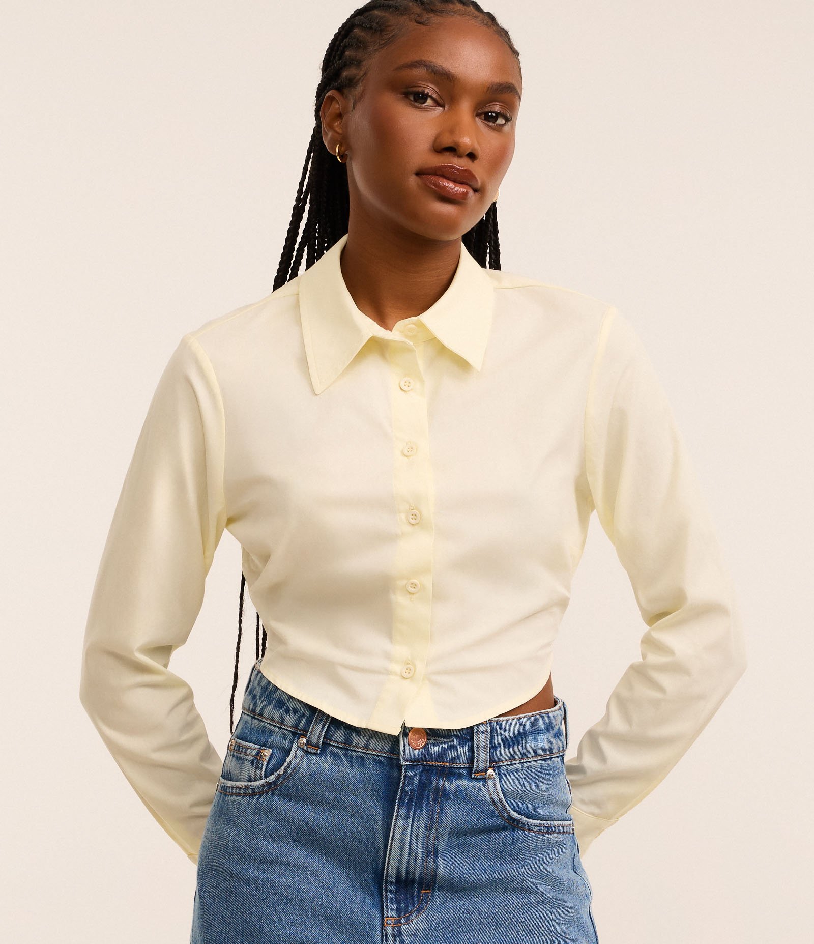Camisa Cropped em Tricoline com Detalhe Vazado nas Costas Amarelo 1