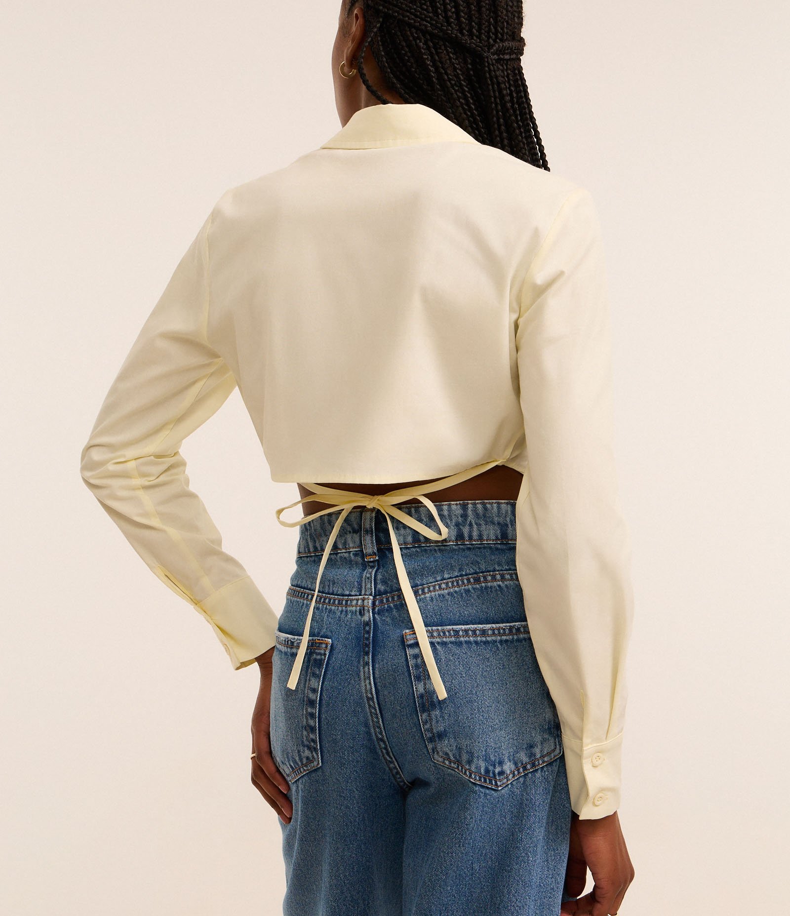 Camisa Cropped em Tricoline com Detalhe Vazado nas Costas Amarelo 3