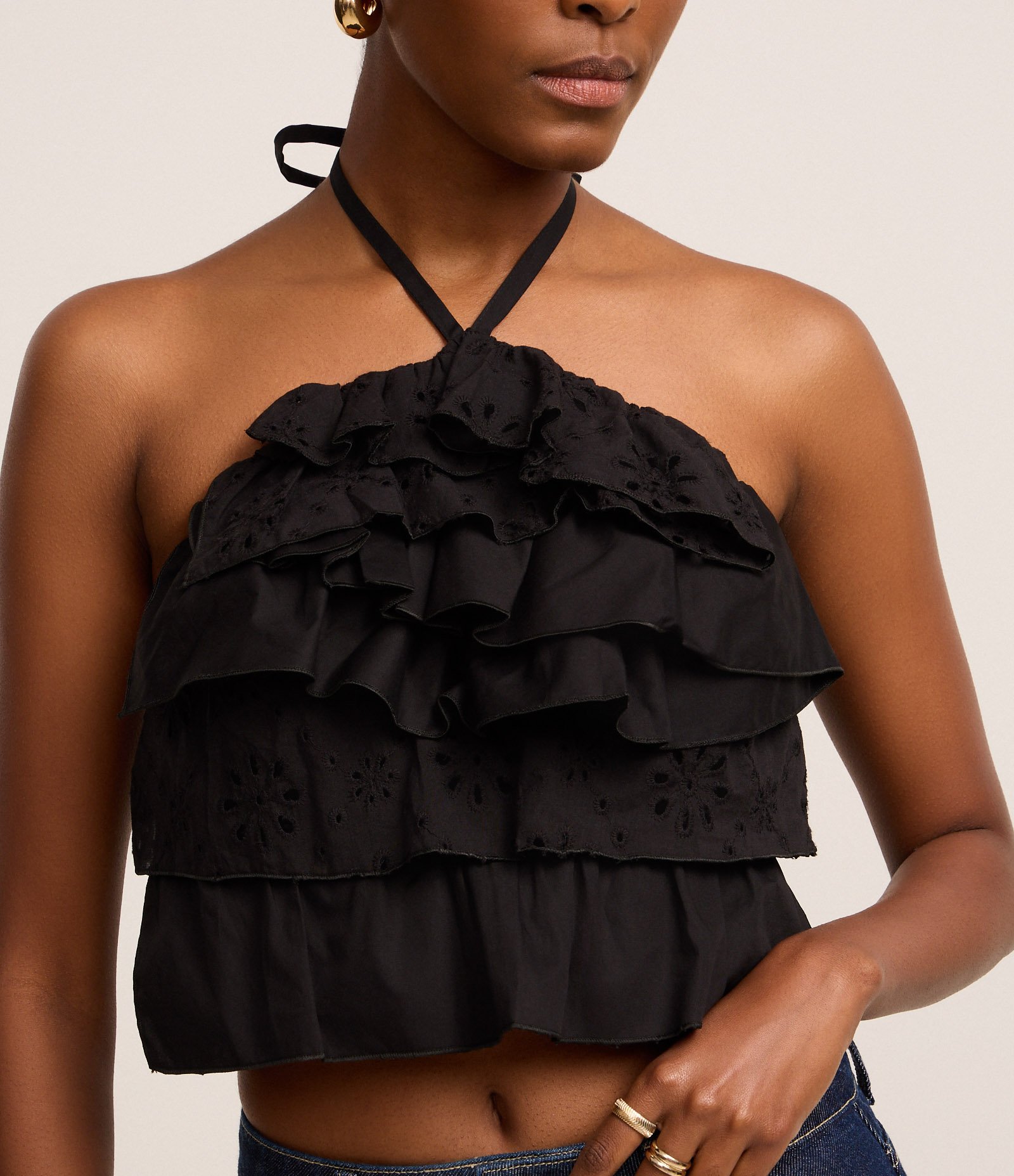 Blusa Cropped em Frente Única com Alça de Amarração e Babados Preto 3