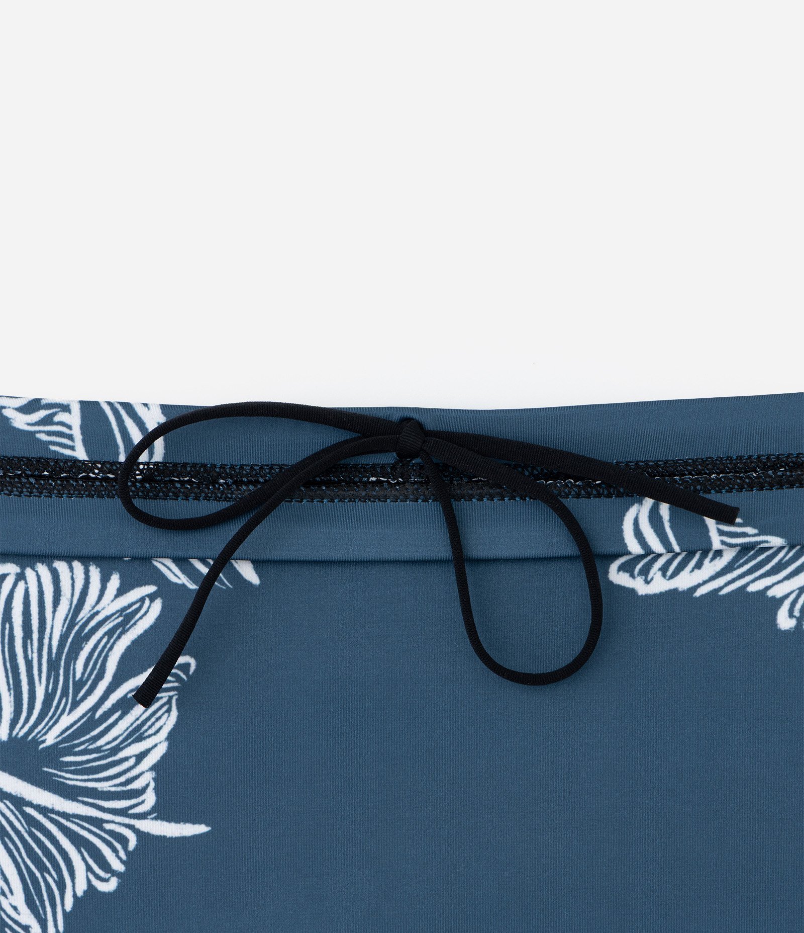 Sunga em Microfibra com Estampa de Folhagem e Cordão Interno Azul 9