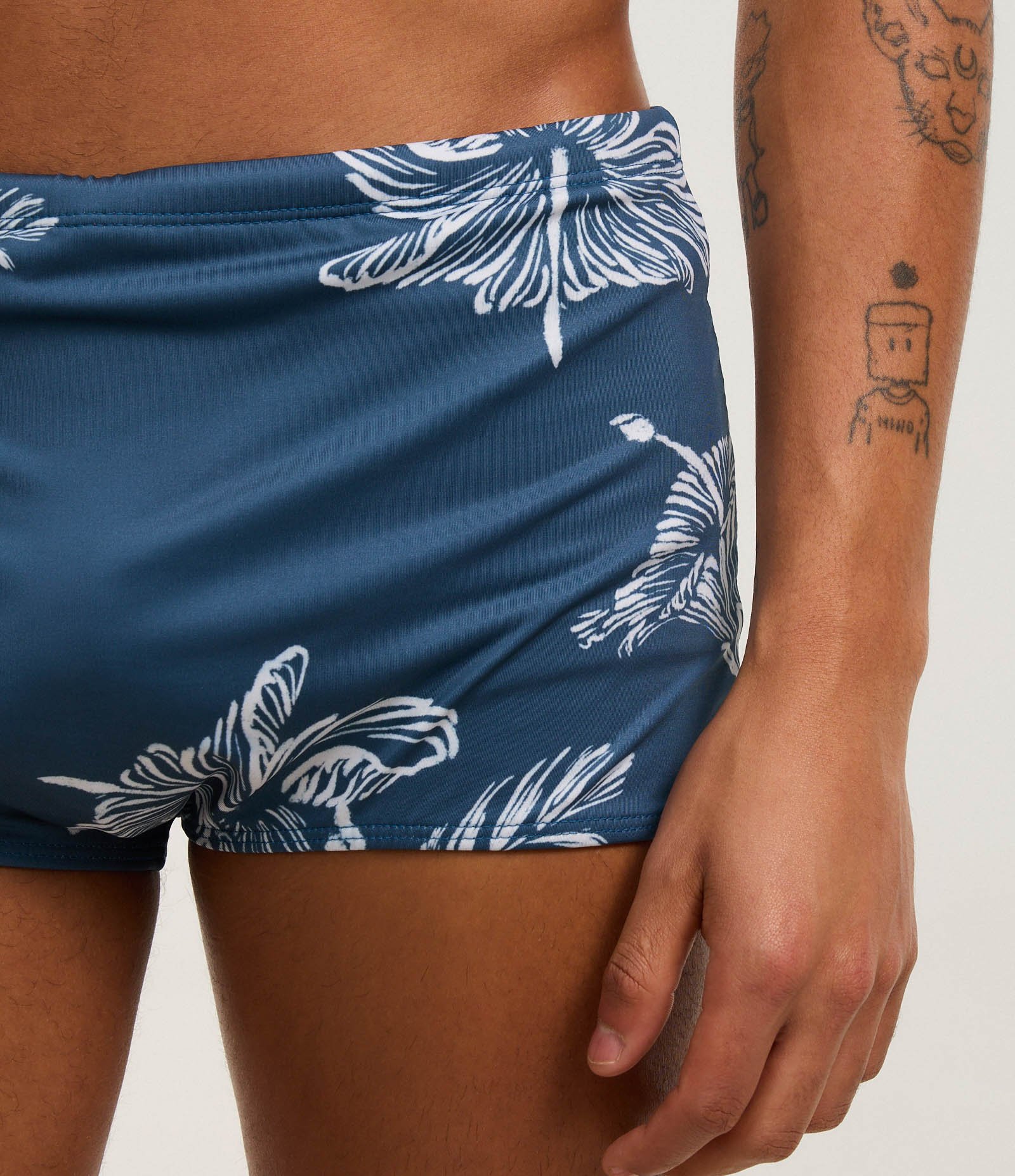 Sunga em Microfibra com Estampa de Folhagem e Cordão Interno Azul 2