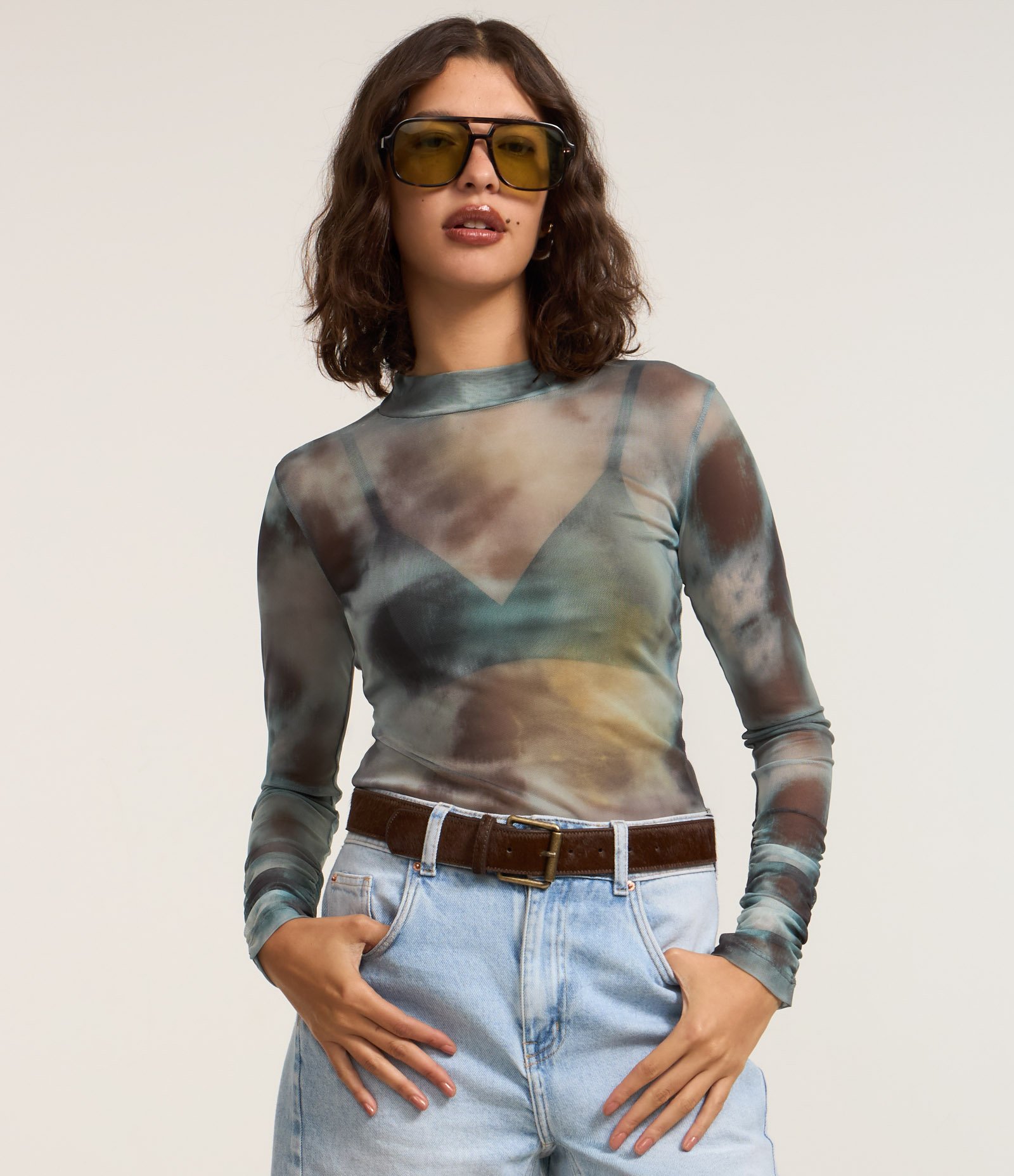 Blusa em Tule com Estampa Abstrata e Franzidos na Manga Verde 2