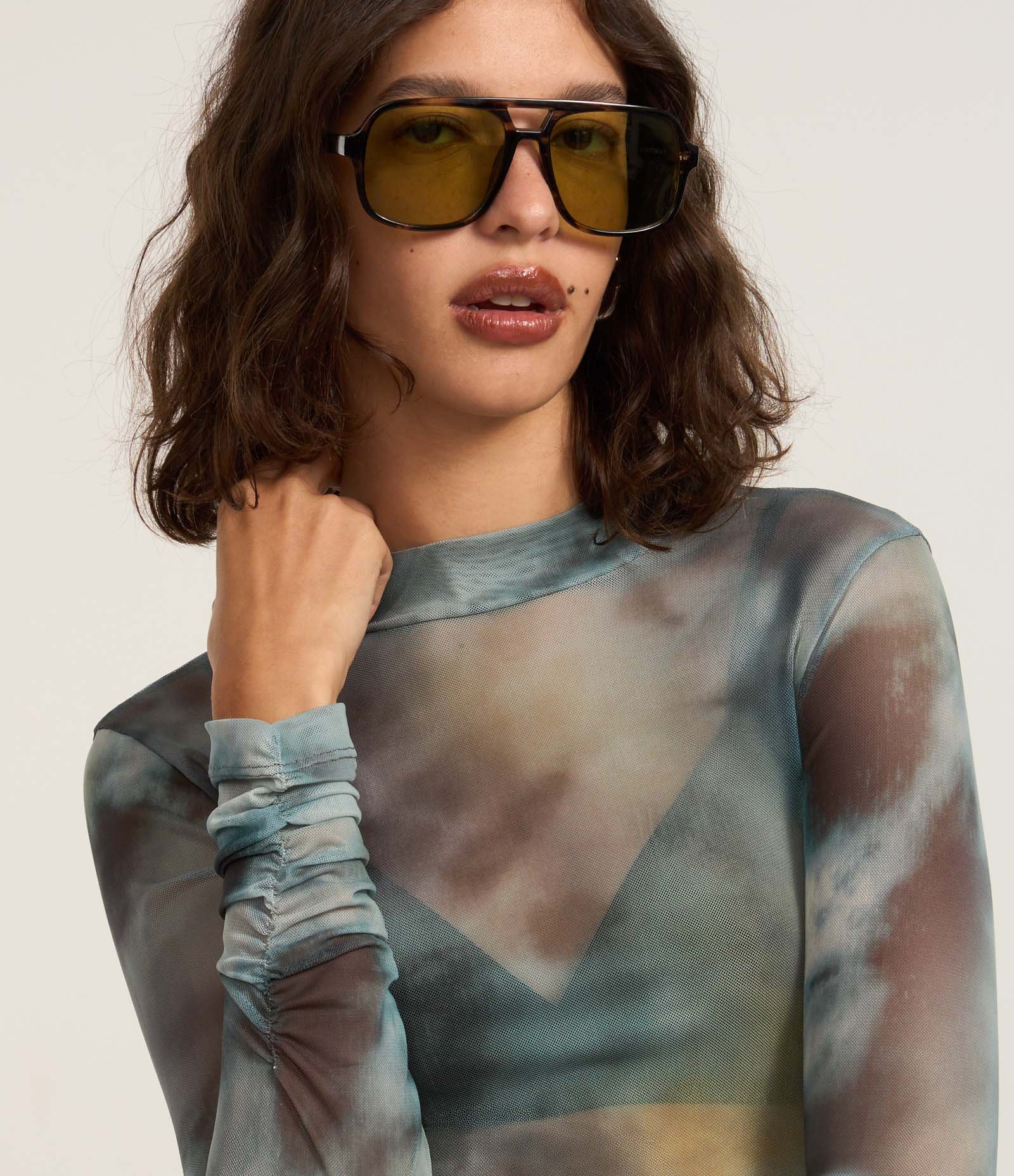 Blusa em Tule com Estampa Abstrata e Franzidos na Manga Verde 4