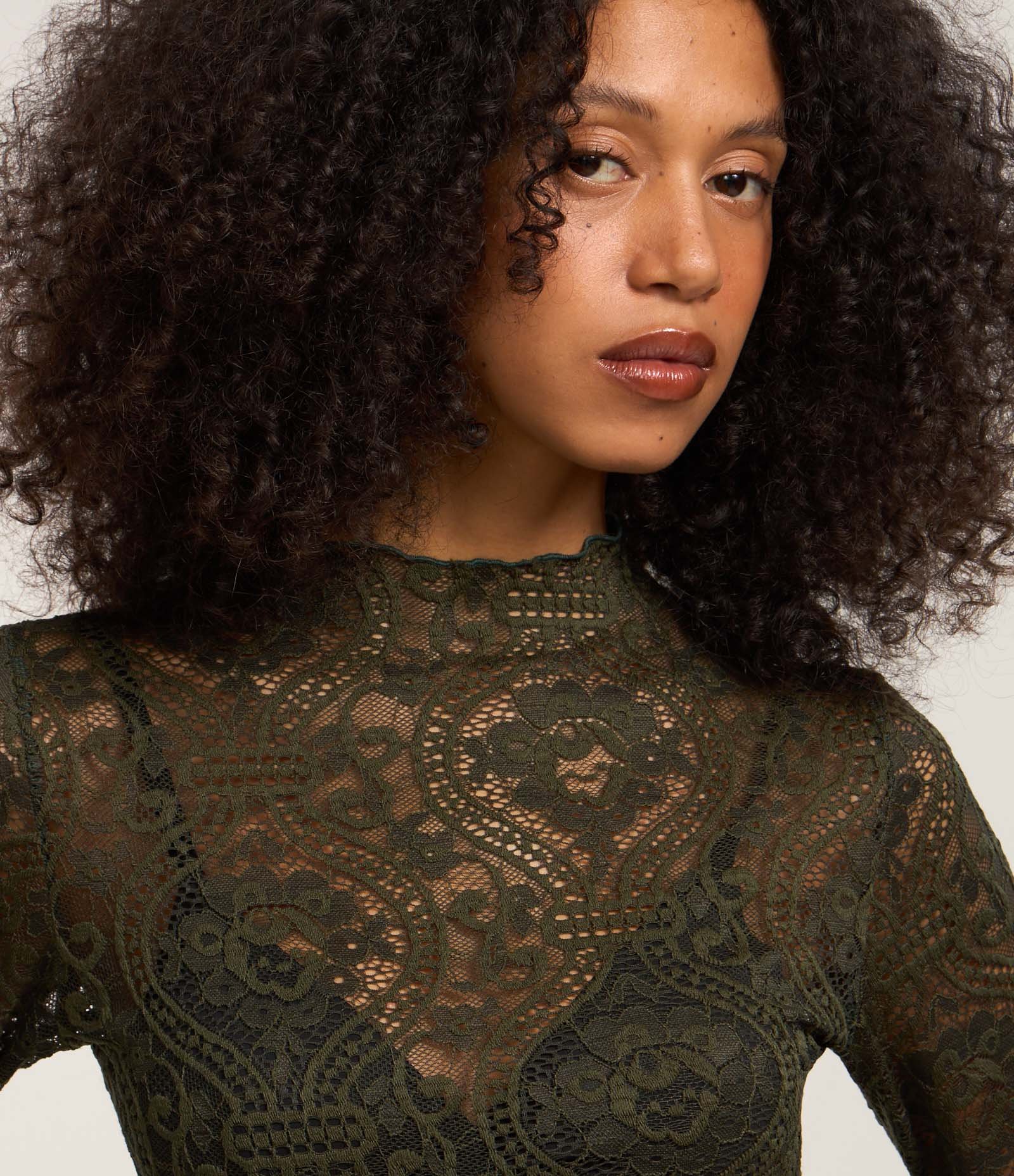 Blusa em Renda Floral com Transparencia Verde 3