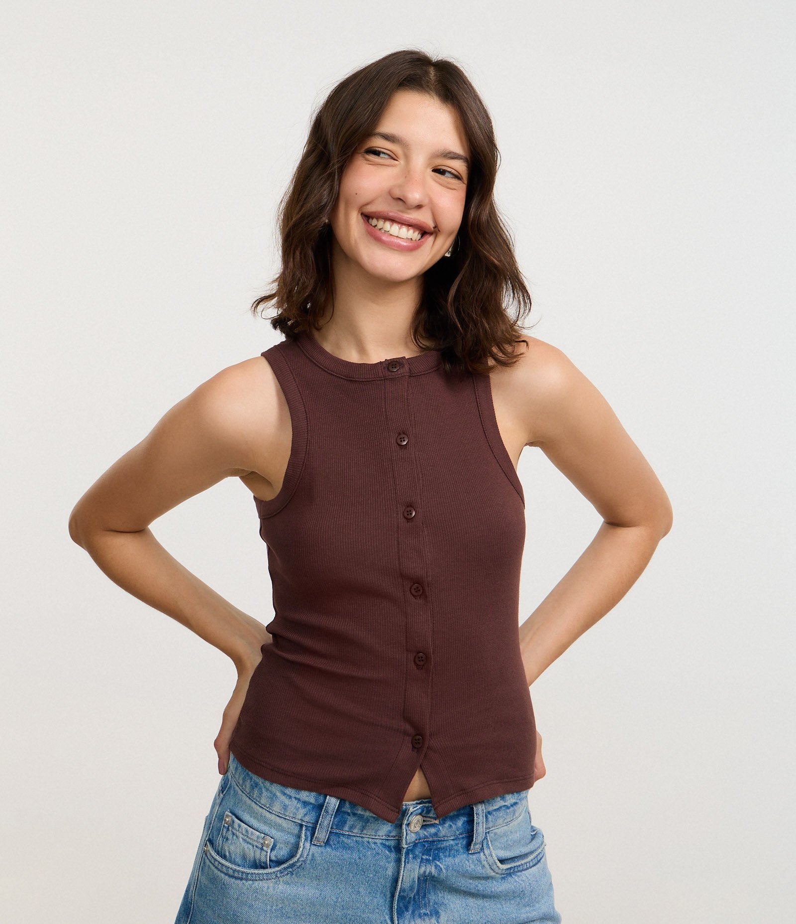 Regata em Ribana com Botões Frontais Marrom 1