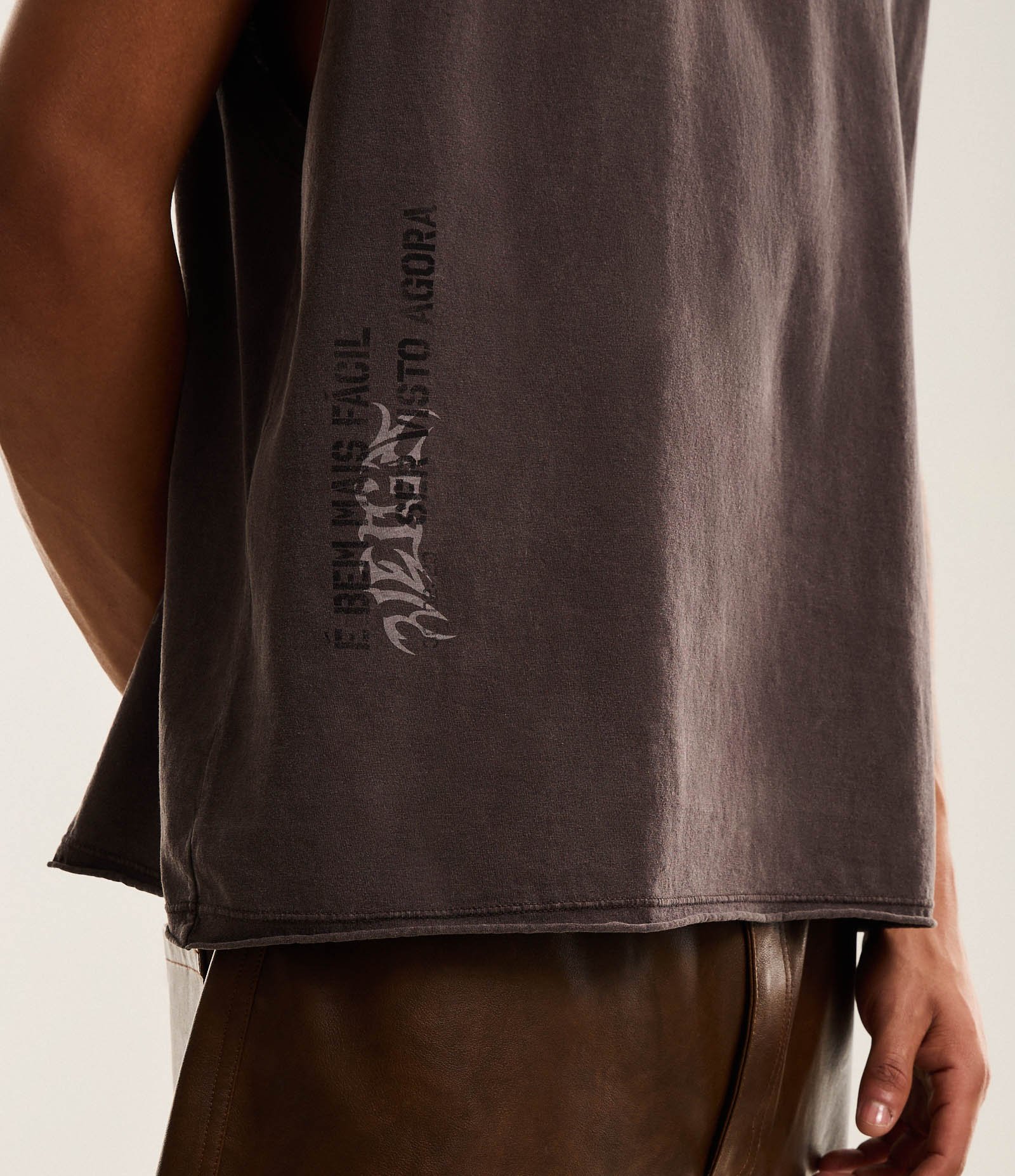 Regata Boxy em Algodão com Estampa Veigh Marmorizada Marrom 4