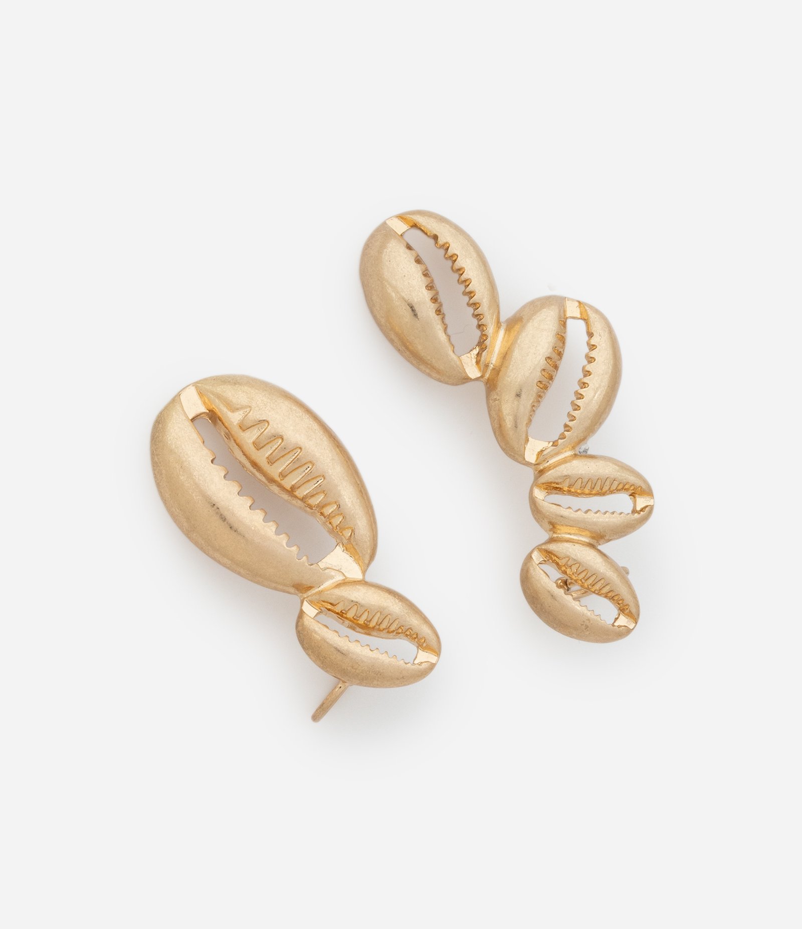 Brinco Ear Cuff Assimétrico com Búzios Dourado 4