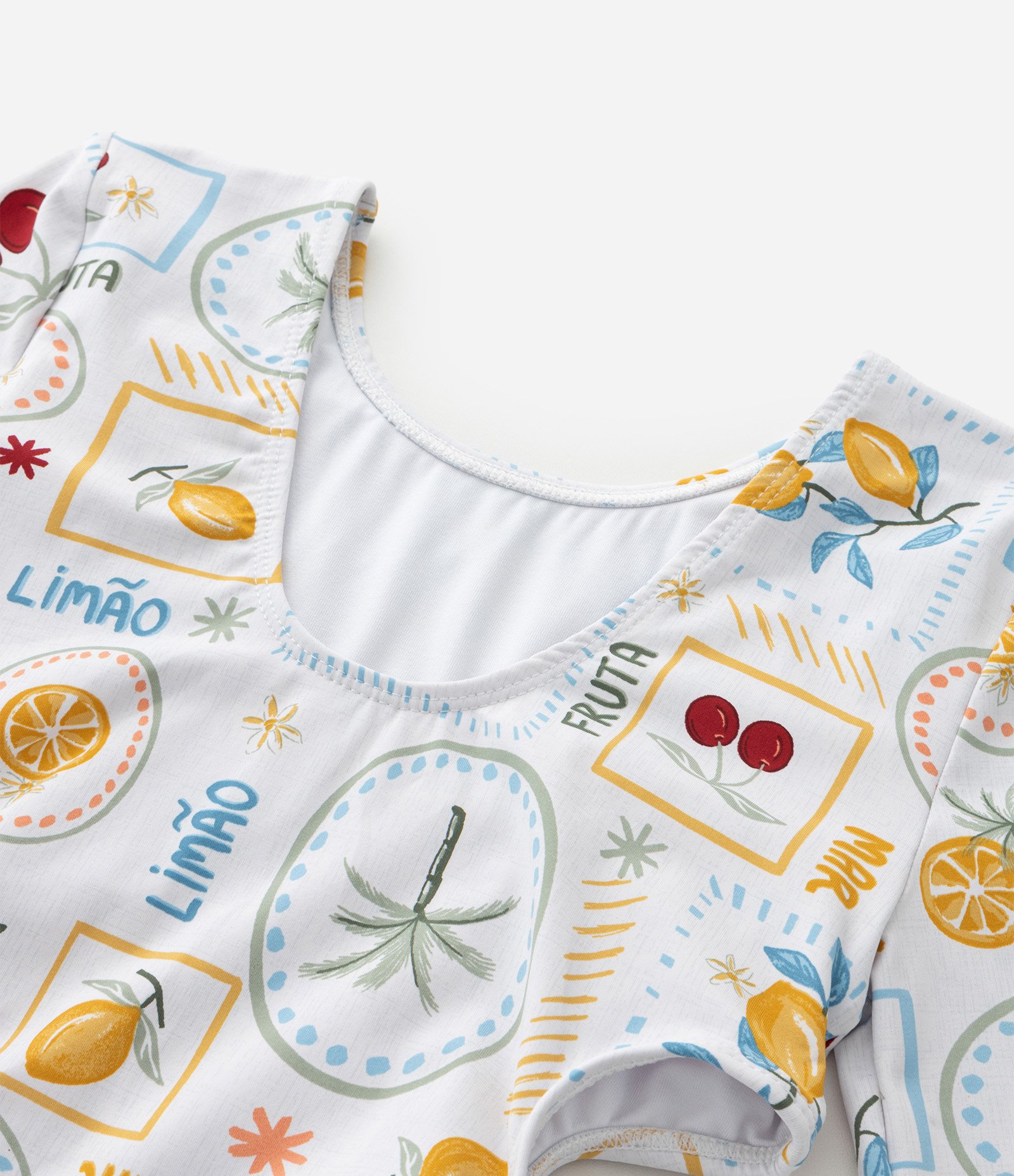 Maiô Infantil com Estampa Tropical e Recorte Vazado - Tam 7 a 16 Anos Multicores 4