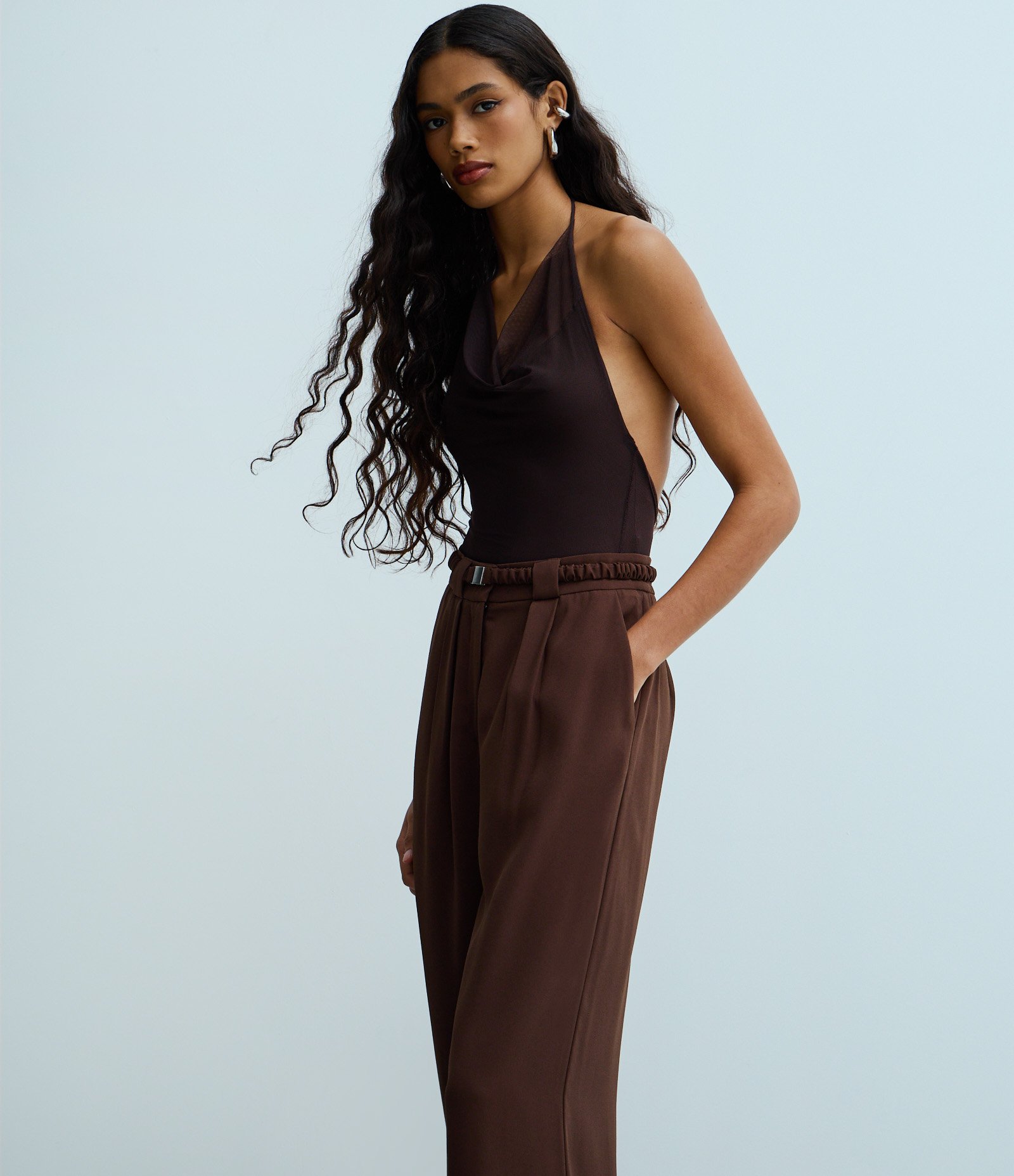 Calça Pantalona em Crepe com Cinto Elástico Marrom 2