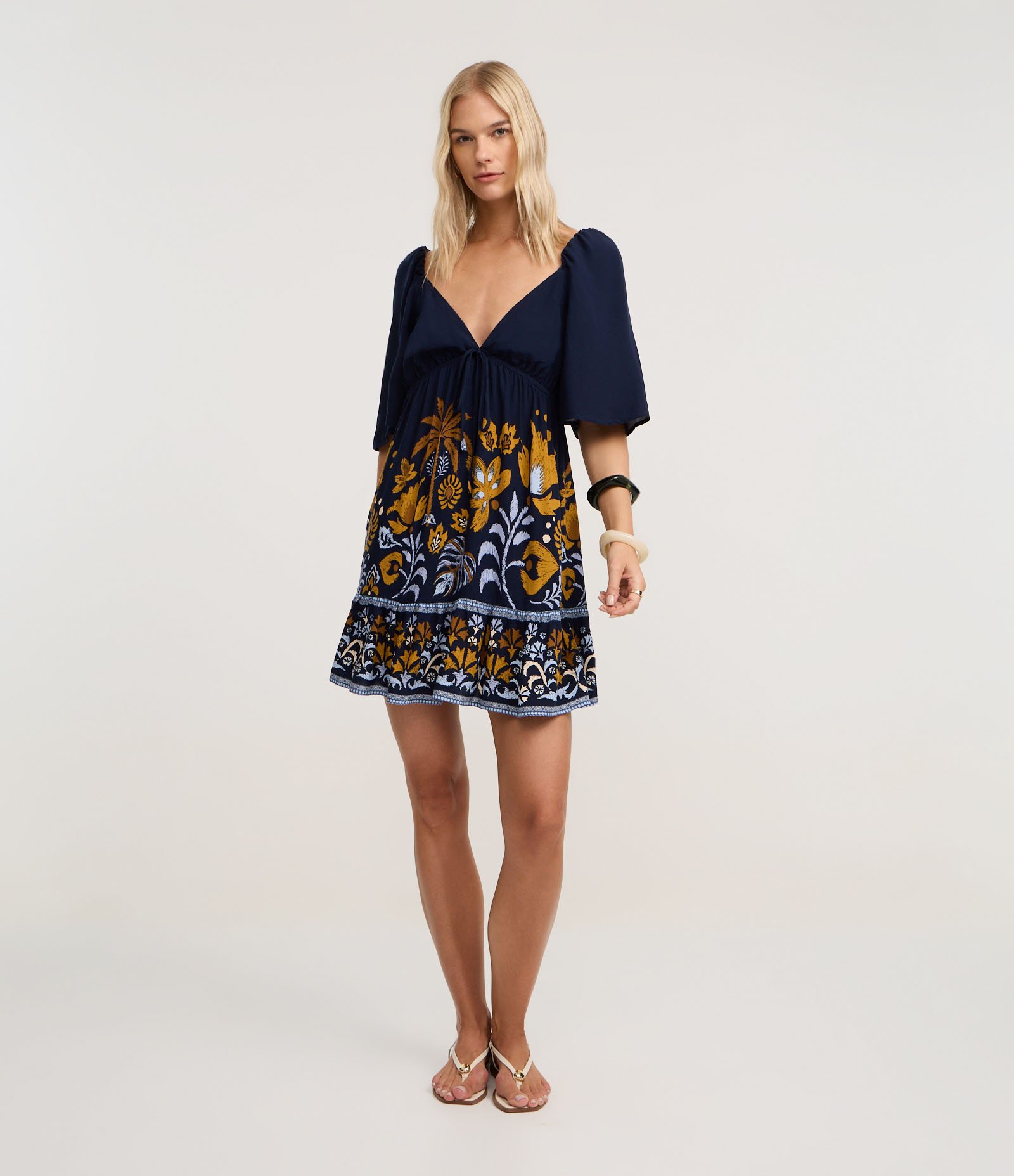 Vestido Evasê Curto em Viscose com Estampa Folhagem Azul Escuro 2