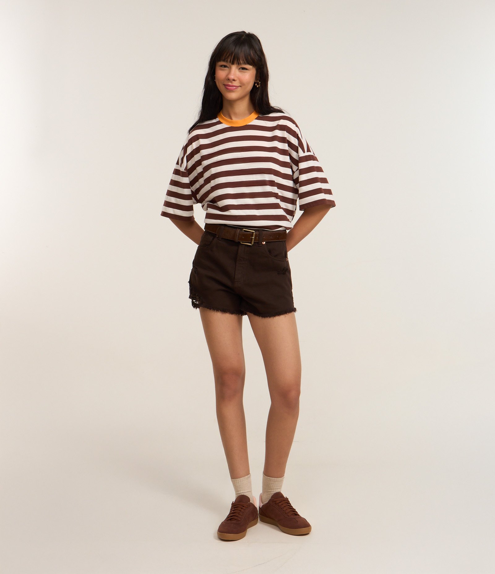 Short Slim em Sarja com Franjjas na Barra Desfeita Marrom 2 1