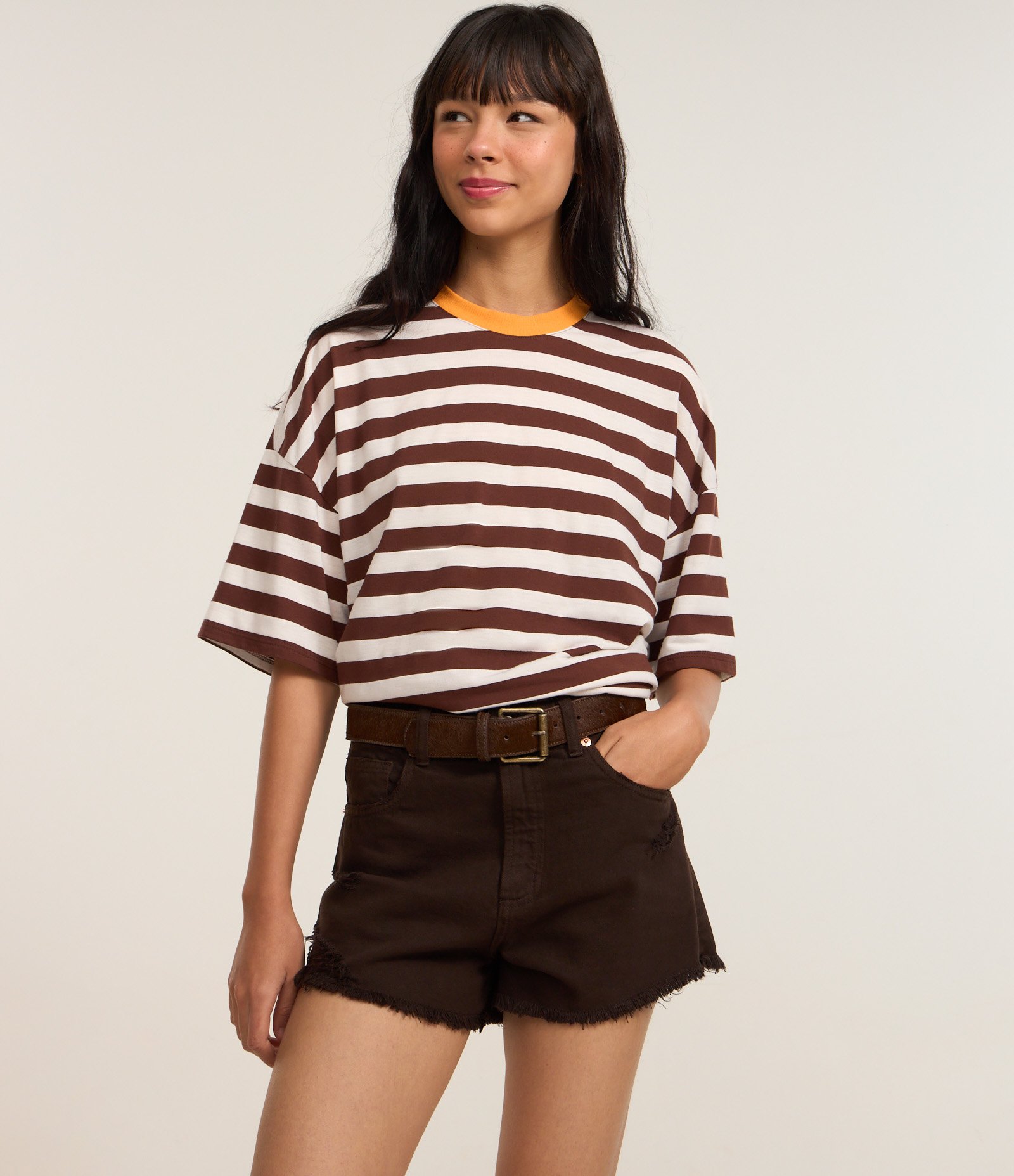 Short Slim em Sarja com Franjjas na Barra Desfeita Marrom 2 2