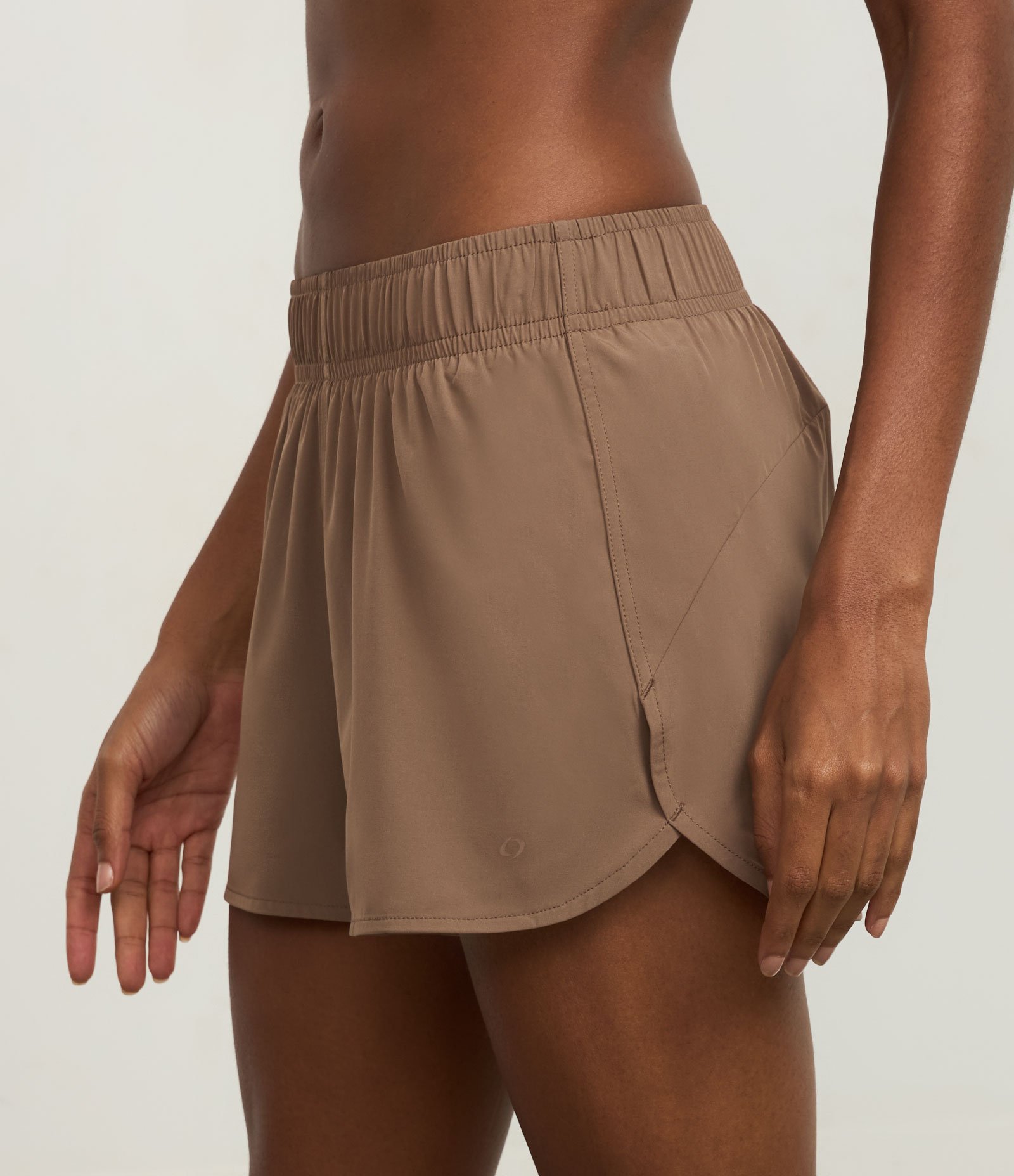 Short Runner Tecnológico com Detalhes Contrastantes Marrom 2