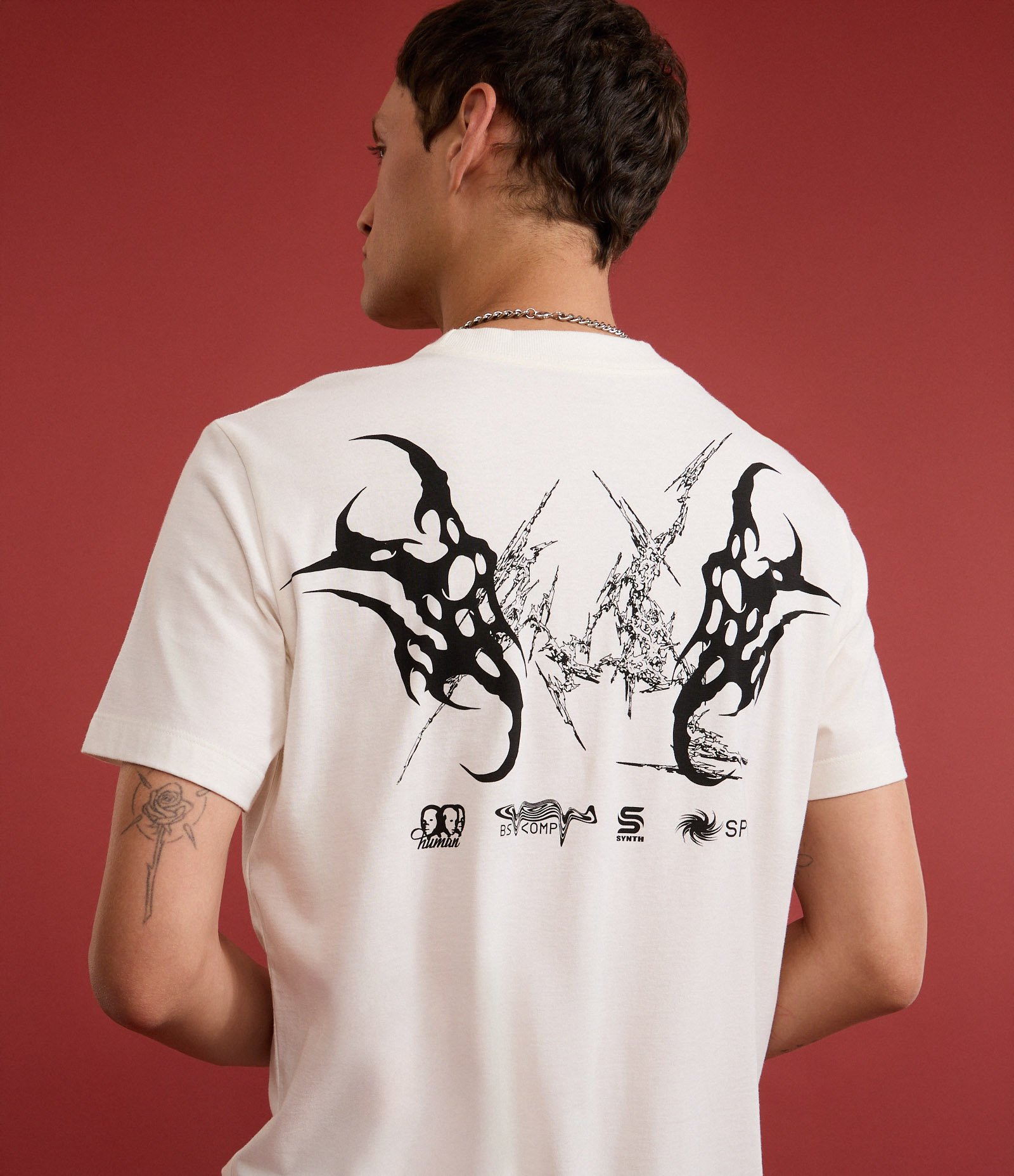 Camiseta Comfort em Algodão Com Estampa Tribal e Lettering Pure Chaos Branco 1