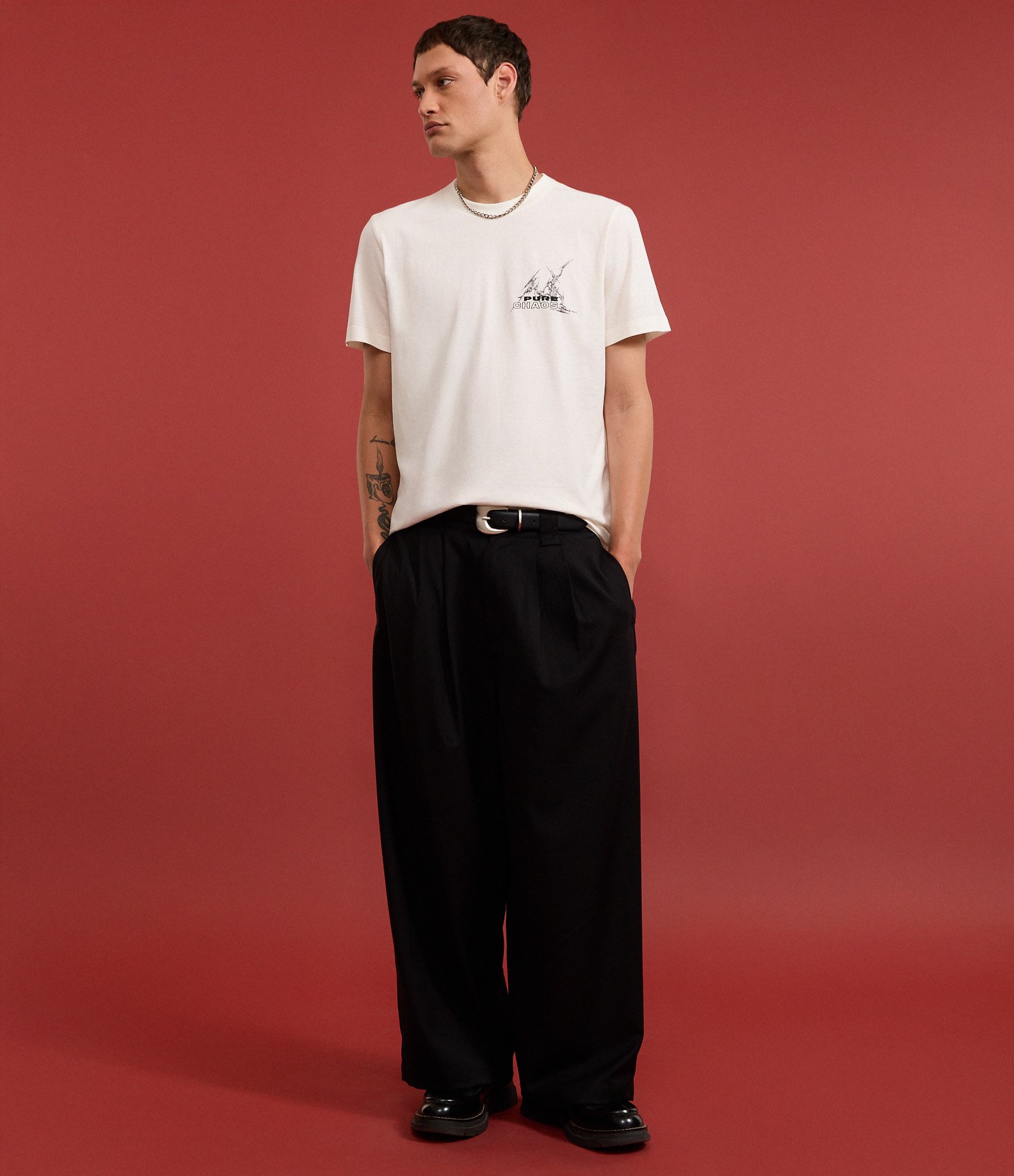 Camiseta Comfort em Algodão Com Estampa Tribal e Lettering Pure Chaos Branco 6