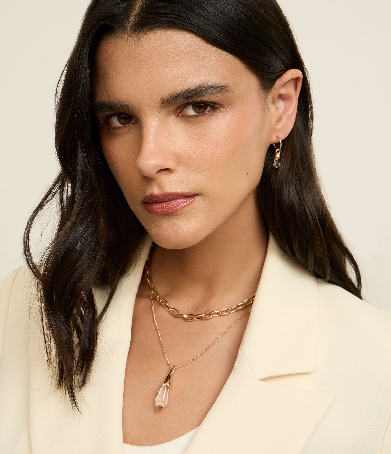 Conjunto de Colar com Pingente e Brinco Argolinha com Pingente e Correntinha Dourado 1