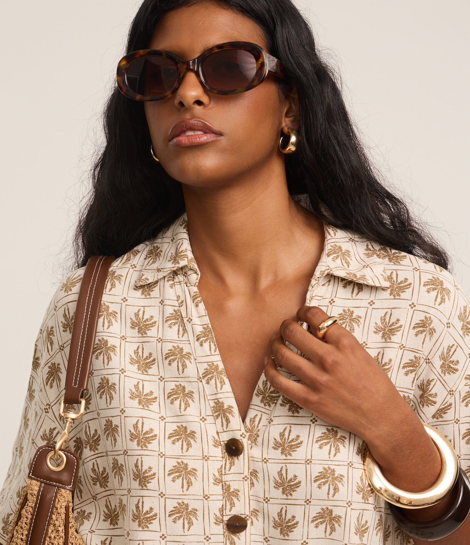 Camisa Texturizada em Viscolinho com Estampa Coqueiros Bege 3