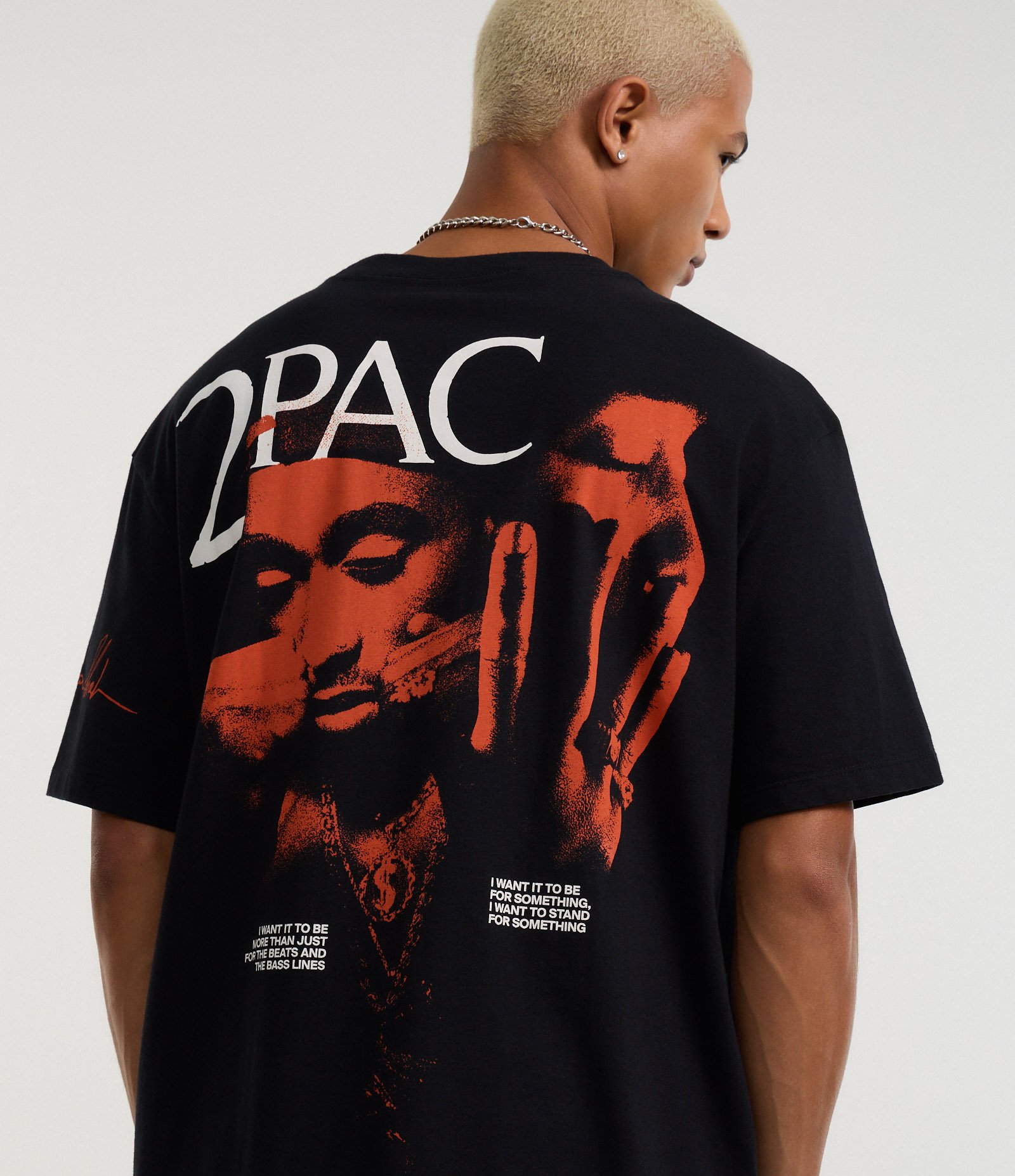 Camiseta Relaxed em Algodão com Estampa de Cruz e Lettering Tupac Shakur Preto 1