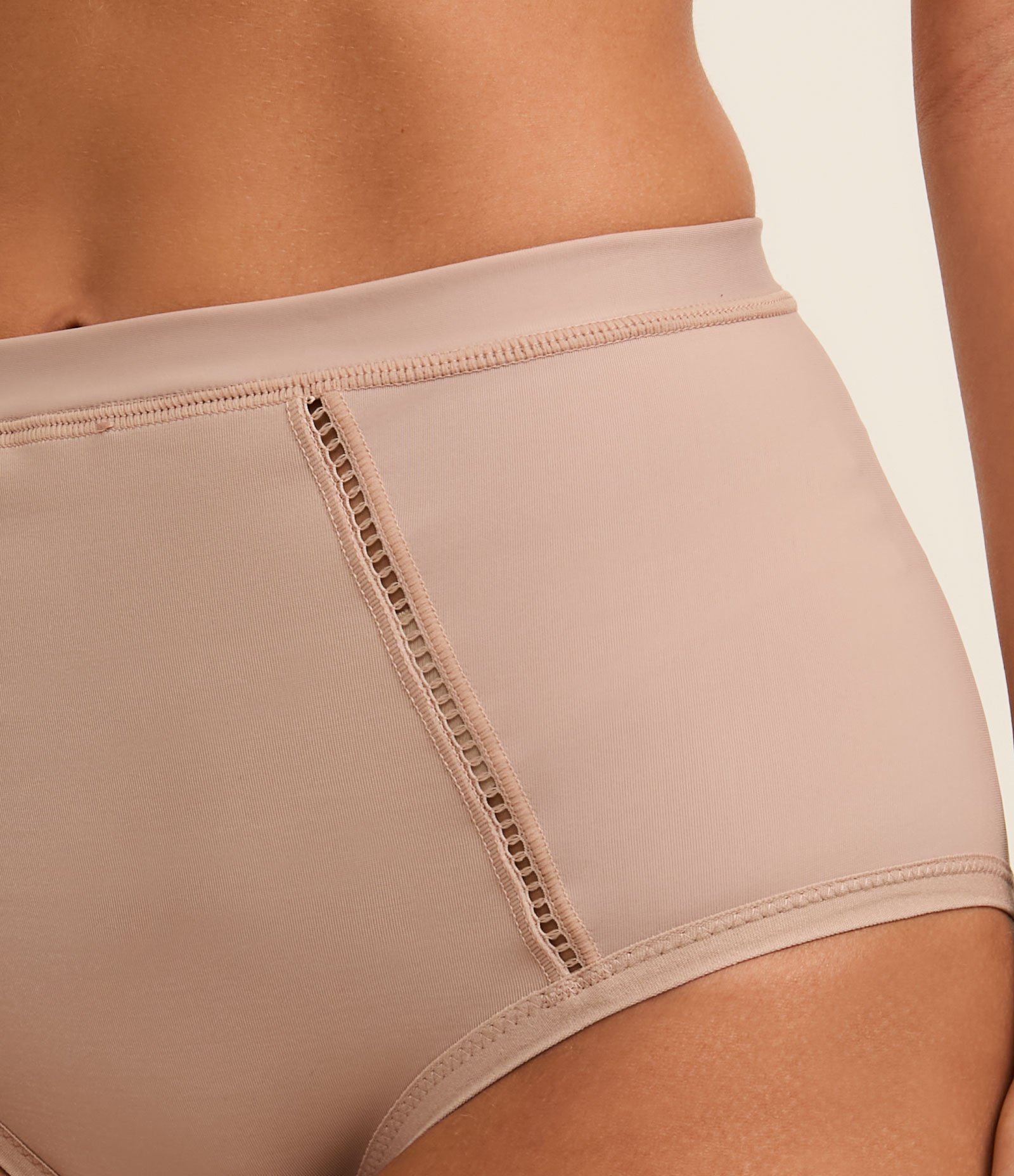Calcinha Alta Modeladora em Microfibra Massagio Control DeMillus Bege 3