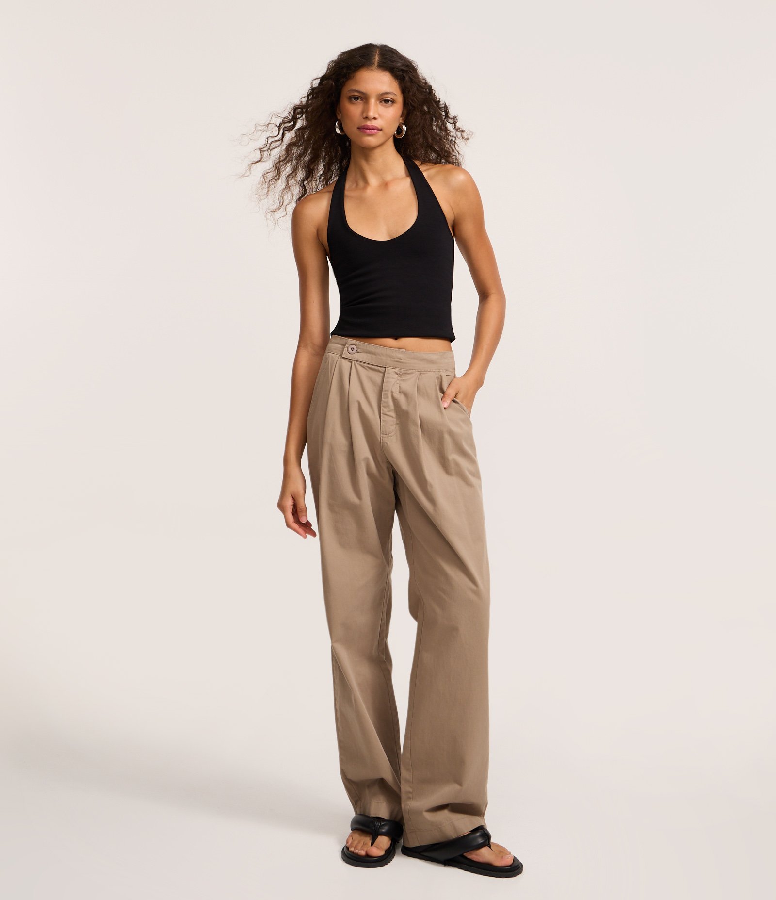 Calça Reta em Sarja com Cós Alfaiatado com Pregas Cinza 2