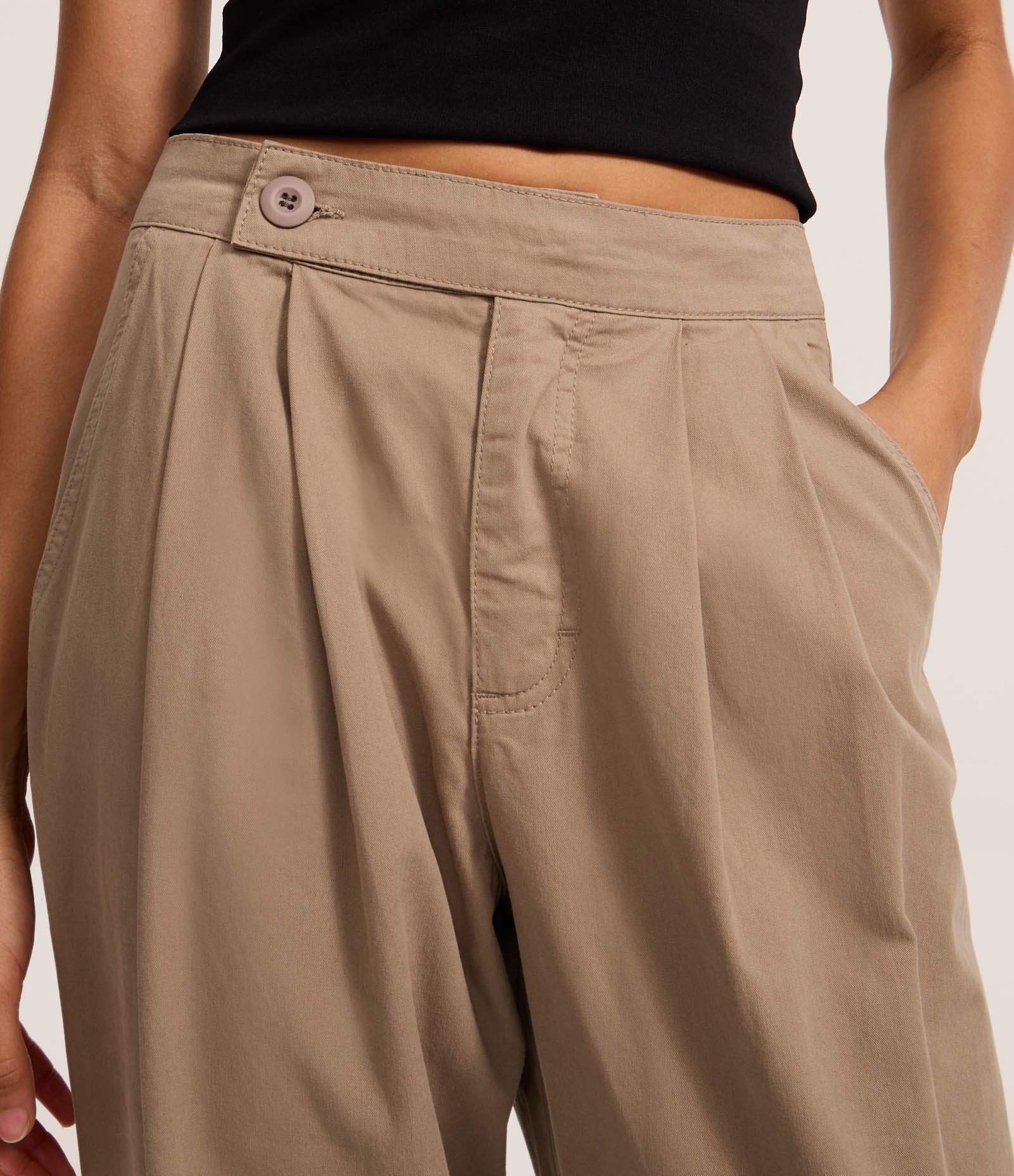 Calça Reta em Sarja com Cós Alfaiatado com Pregas Cinza 5