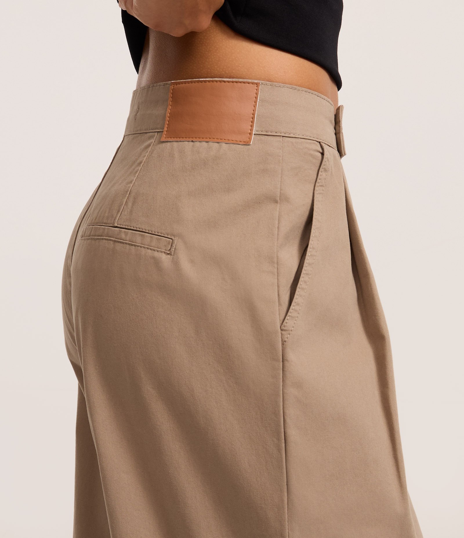 Calça Reta em Sarja com Cós Alfaiatado com Pregas Cinza 6